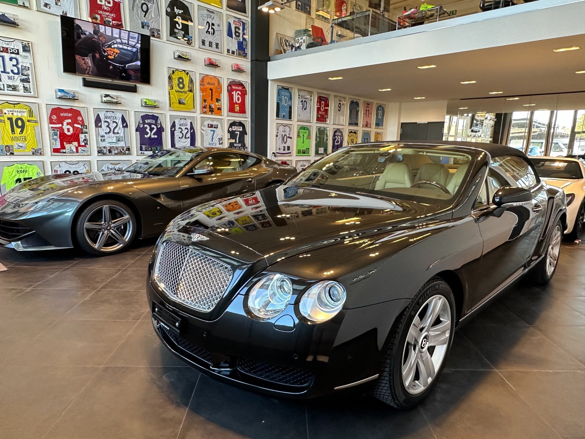 BENTLEY Continental GTC 6.0-image-16