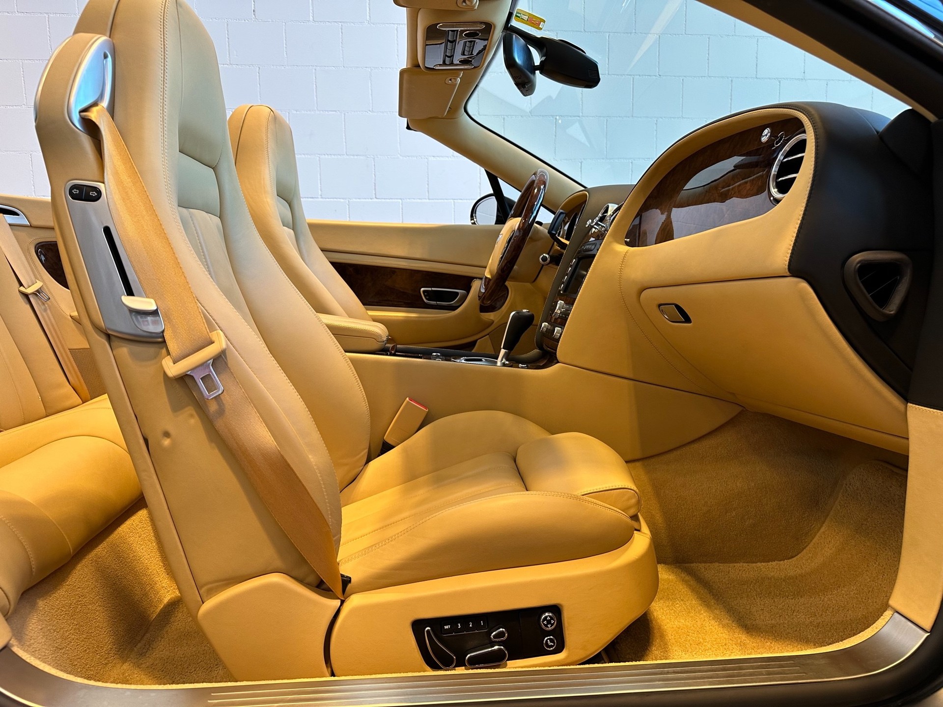 BENTLEY Continental GTC 6.0-image-10