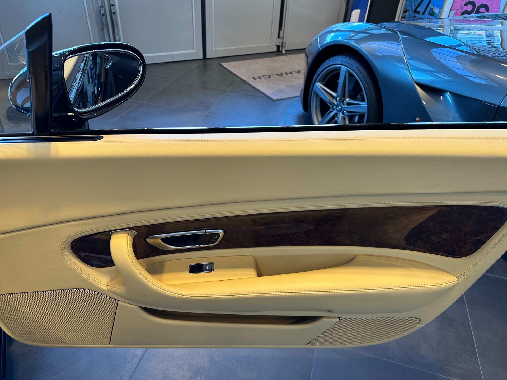 BENTLEY Continental GTC 6.0-image-12