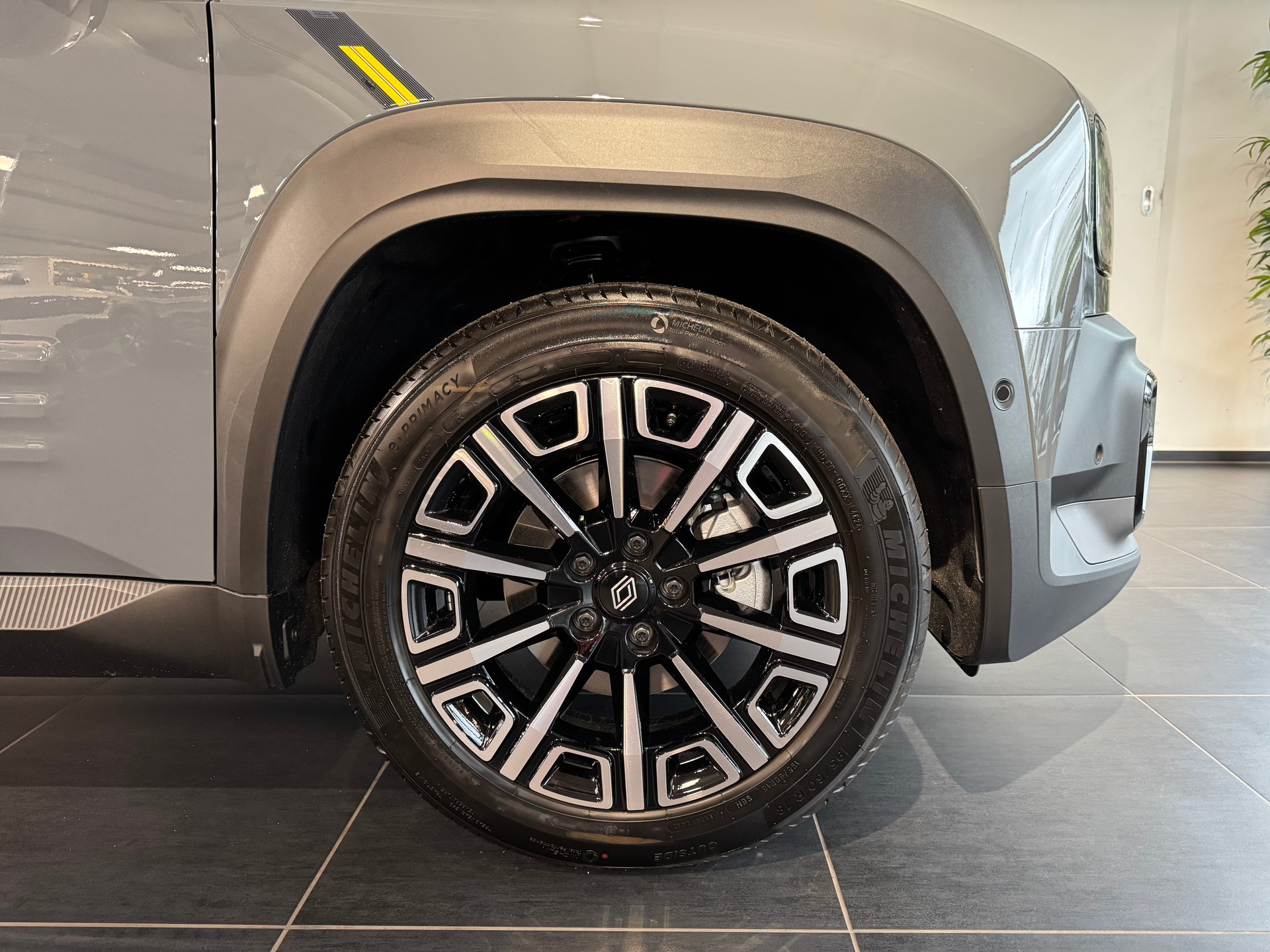 RENAULT R4 E-TECH ELECTRIC iconic 150PS Comfort Range-image-5