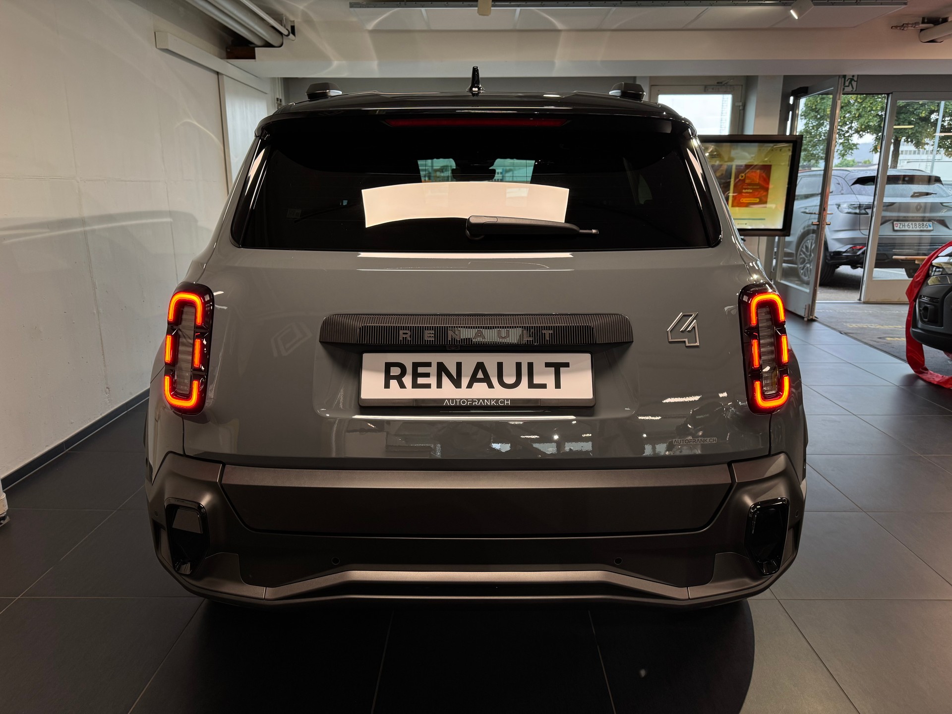 RENAULT R4 E-TECH ELECTRIC iconic 150PS Comfort Range-image-9