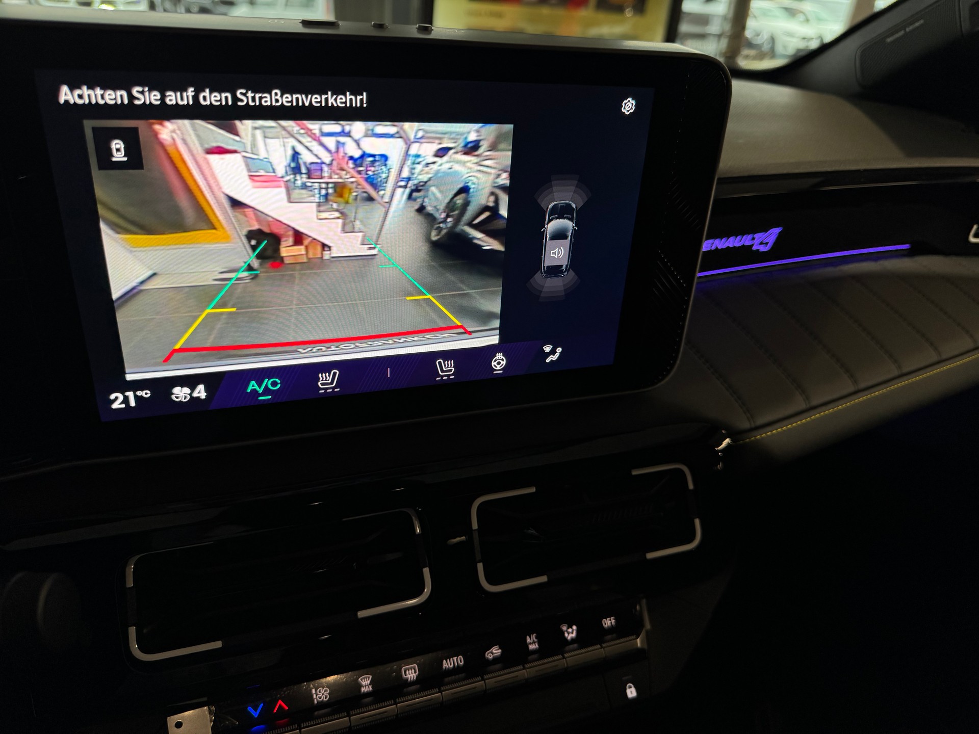 RENAULT R4 E-TECH ELECTRIC iconic 150PS Comfort Range-image-17