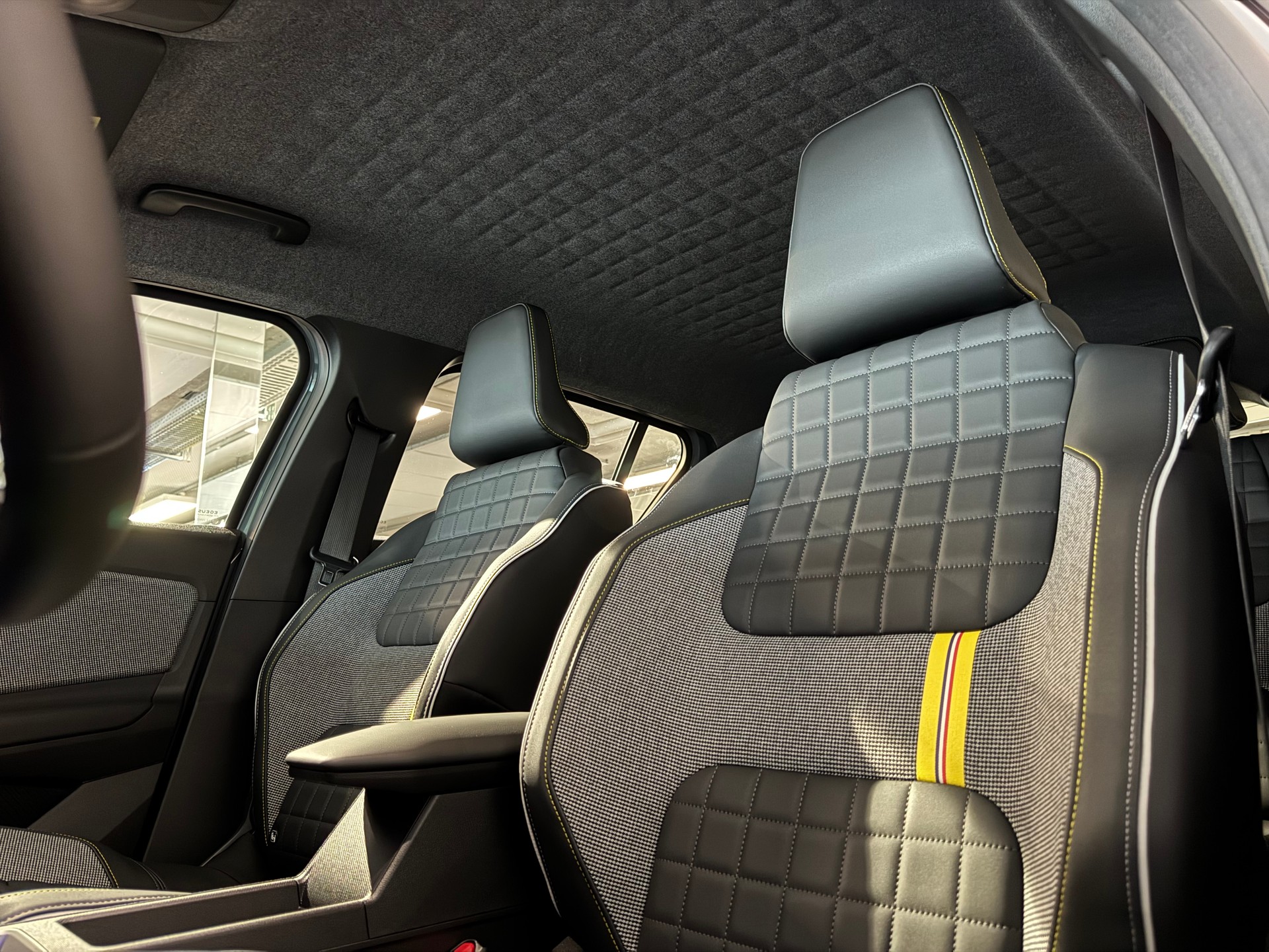 RENAULT R4 E-TECH ELECTRIC iconic 150PS Comfort Range-image-14