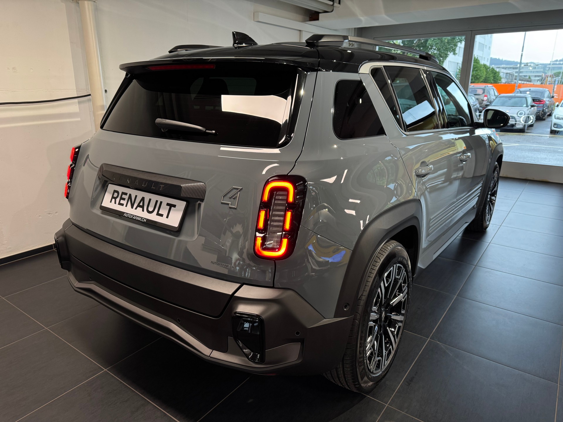 RENAULT R4 E-TECH ELECTRIC iconic 150PS Comfort Range-image-7