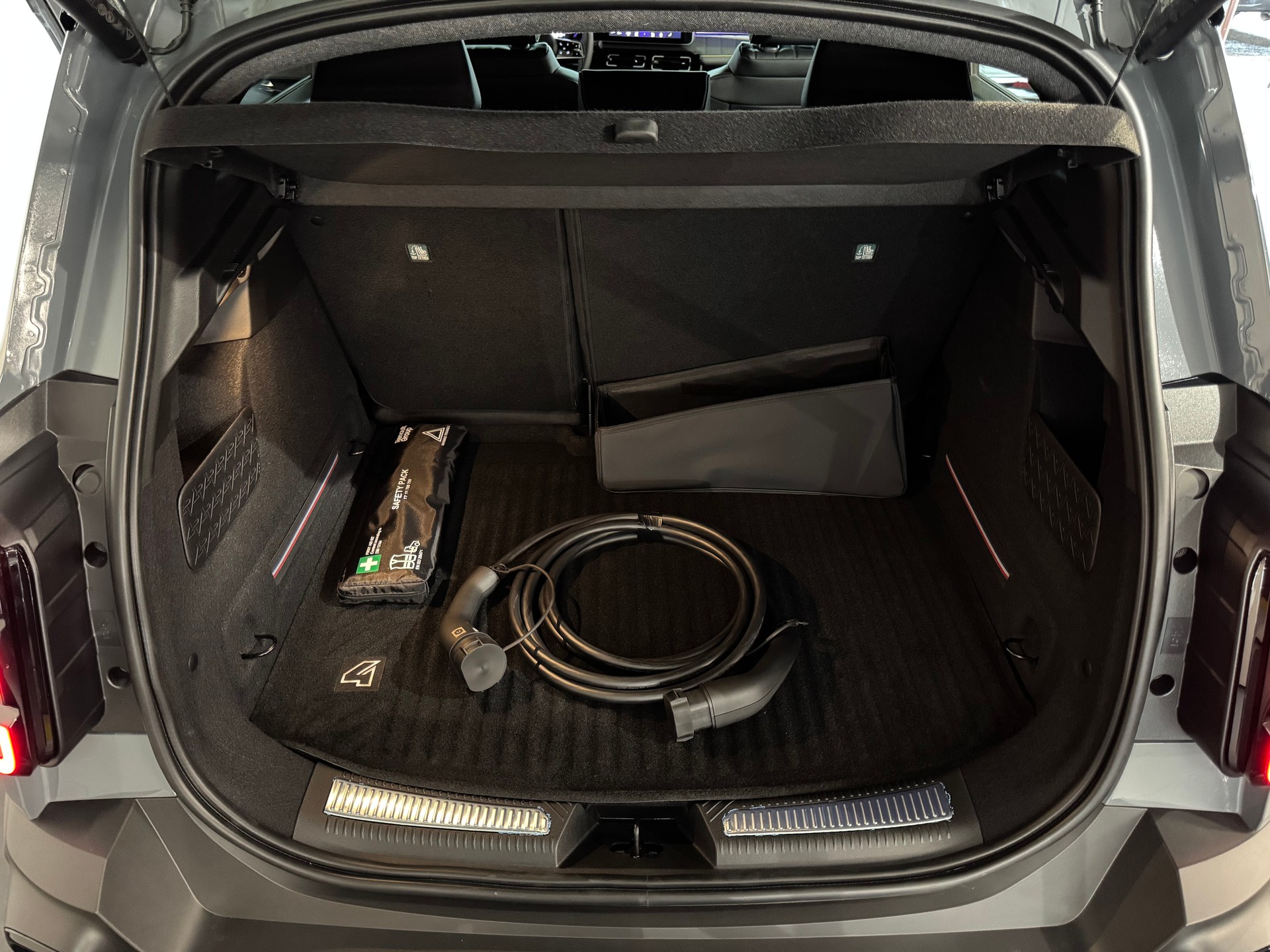 RENAULT R4 E-TECH ELECTRIC iconic 150PS Comfort Range-image-19