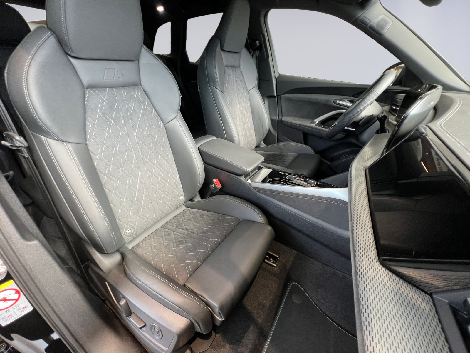 AUDI SQ5 TFSI quattro S-tronic-image-14