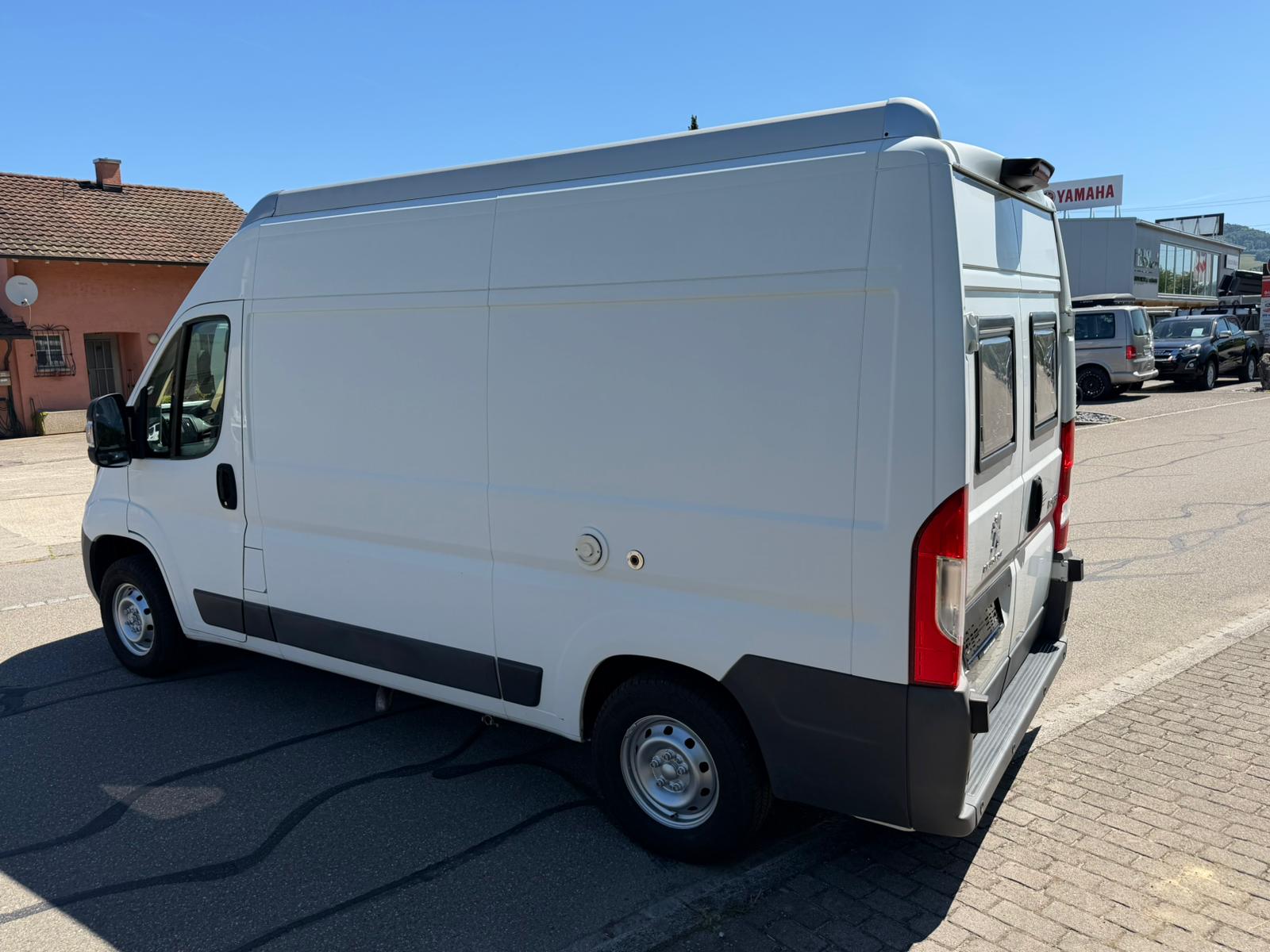 PEUGEOT Boxer 3.0 HDI 335 Allure L2H2-image-2