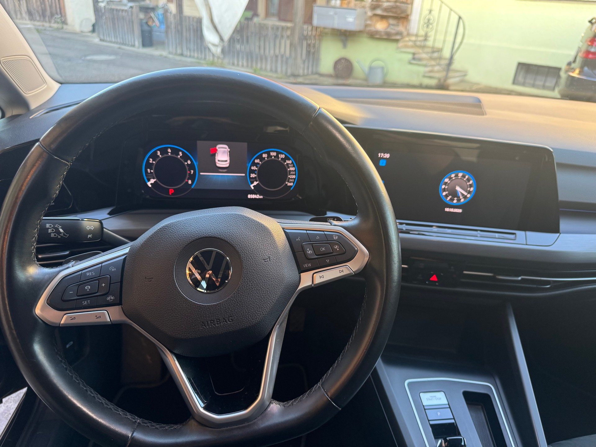 VW Golf 1.5 eTSI mHEV ACT First Edition DSG-image-6