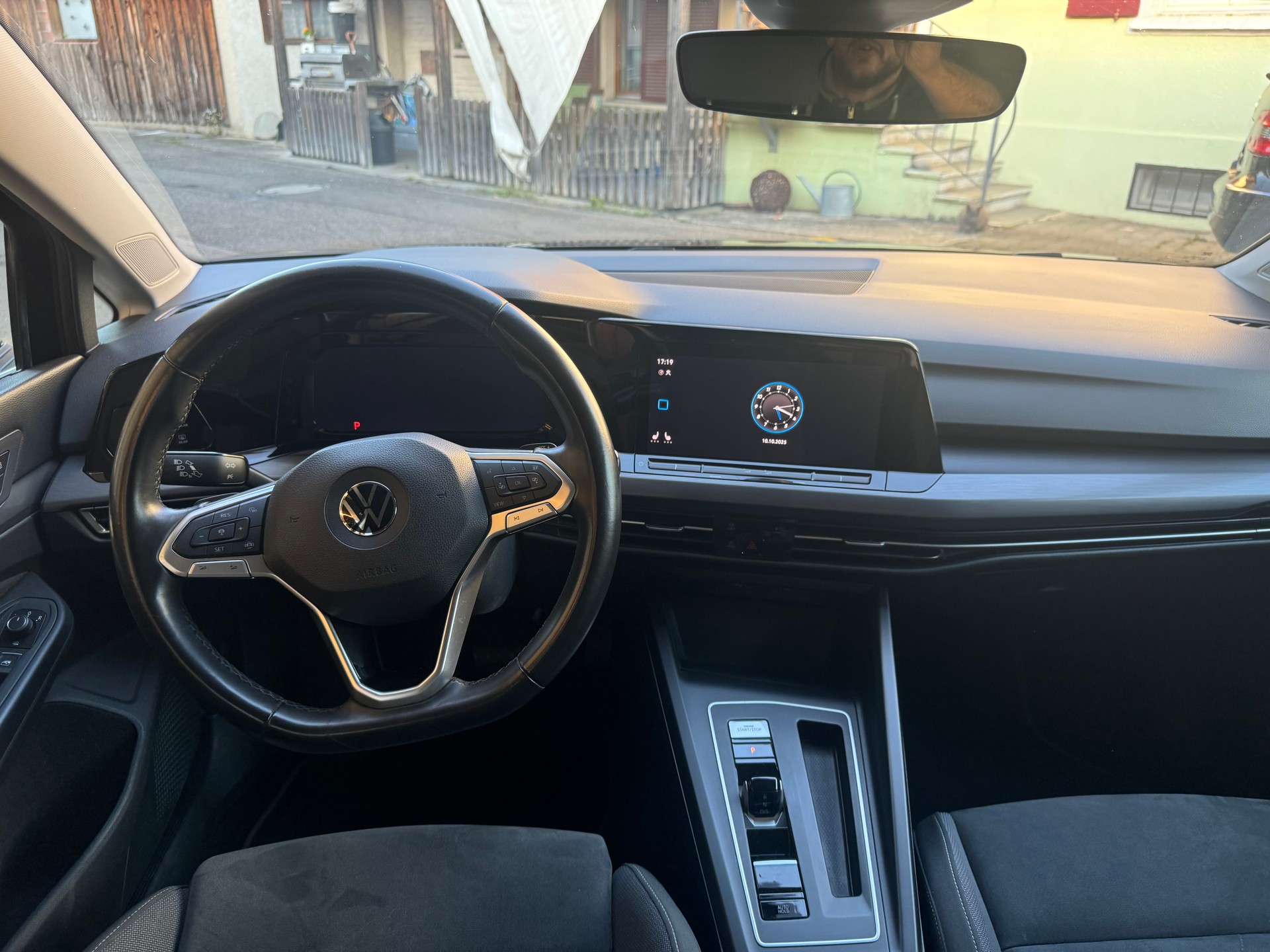 VW Golf 1.5 eTSI mHEV ACT First Edition DSG-image-5