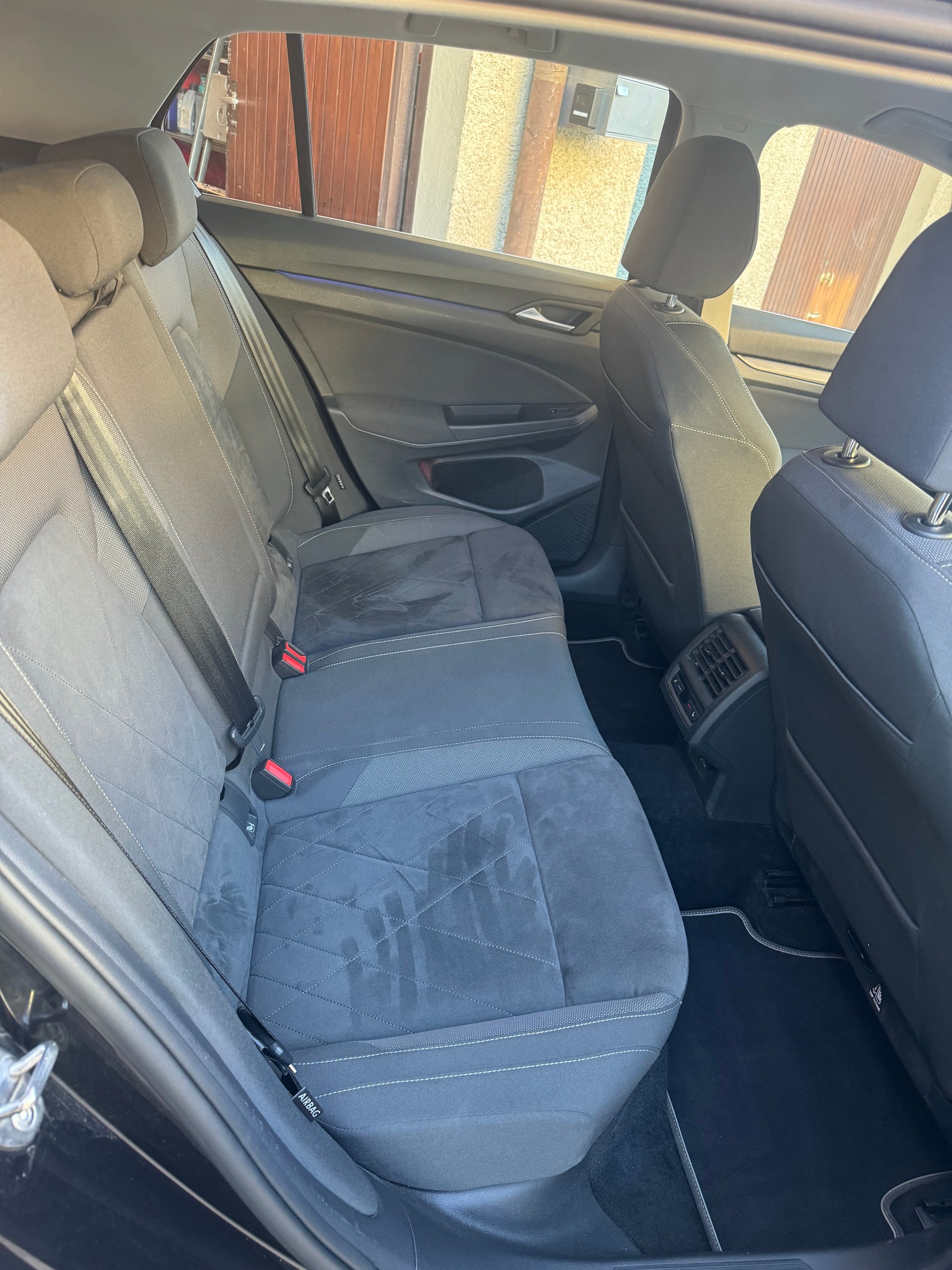 VW Golf 1.5 eTSI mHEV ACT First Edition DSG-image-9