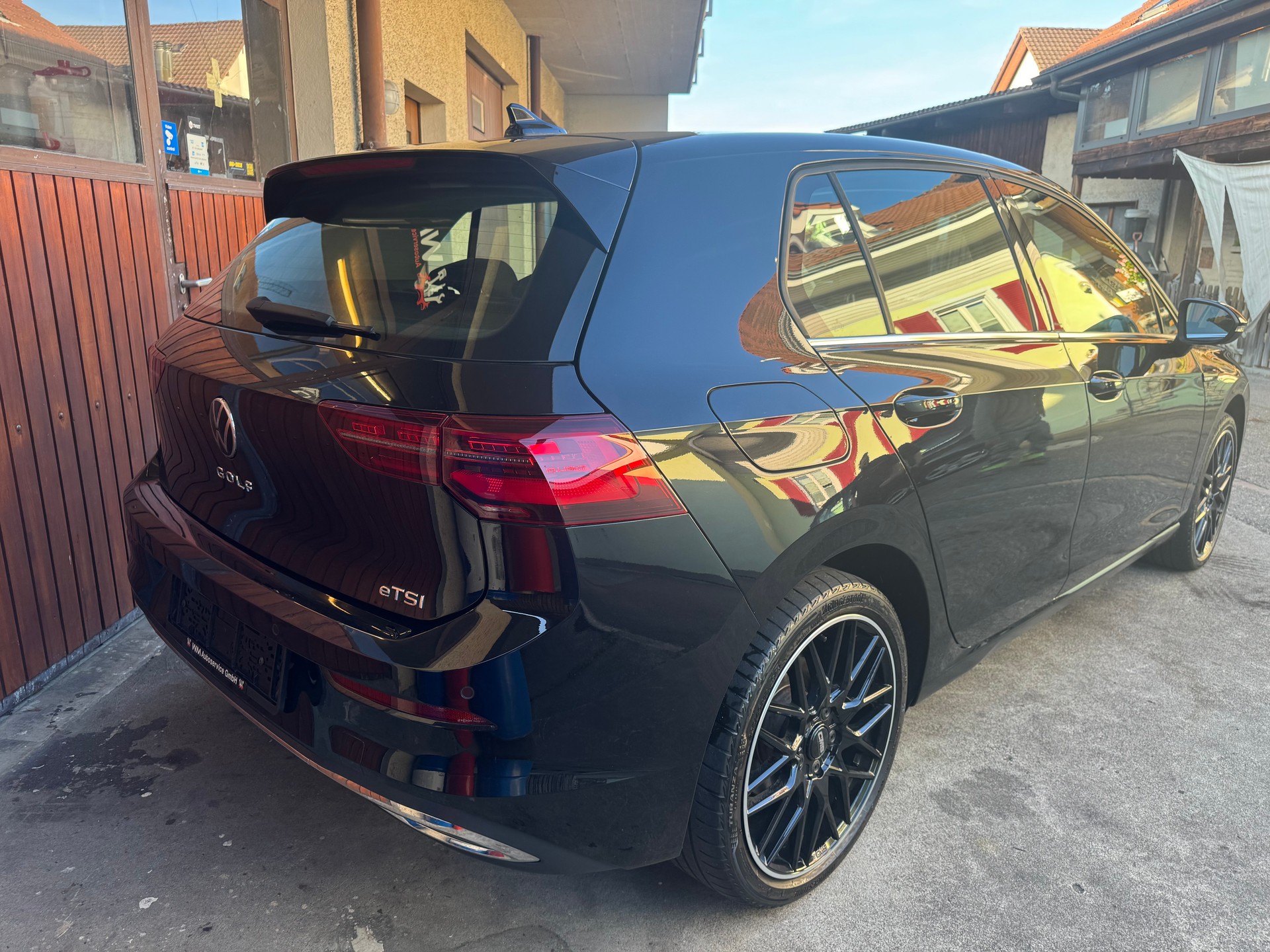 VW Golf 1.5 eTSI mHEV ACT First Edition DSG-image-2