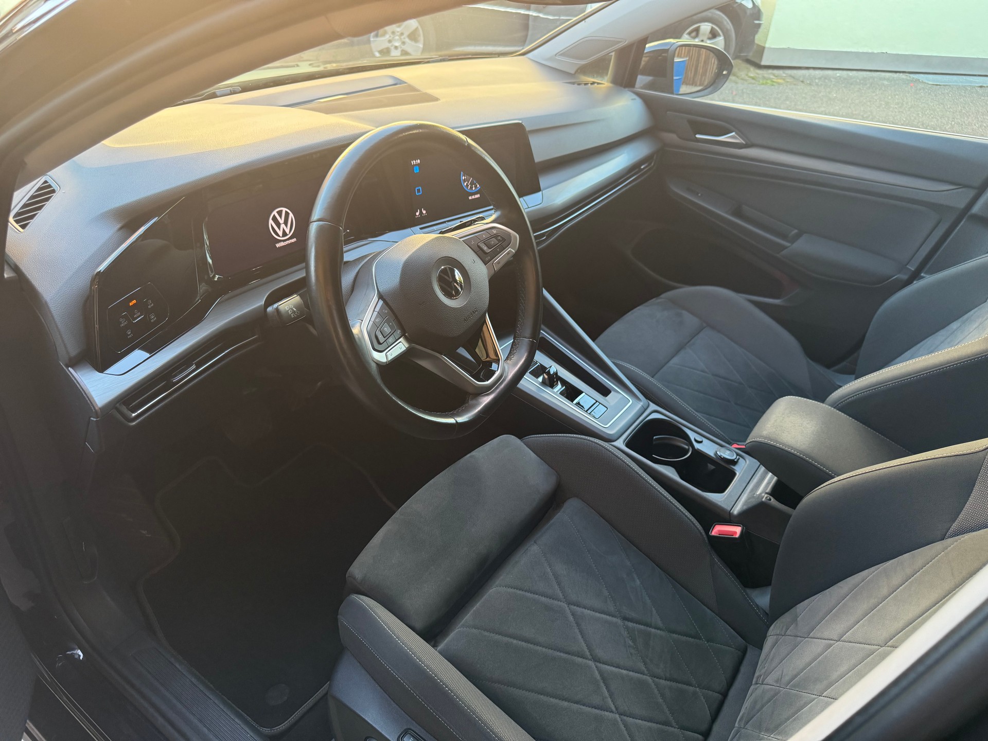 VW Golf 1.5 eTSI mHEV ACT First Edition DSG-image-7