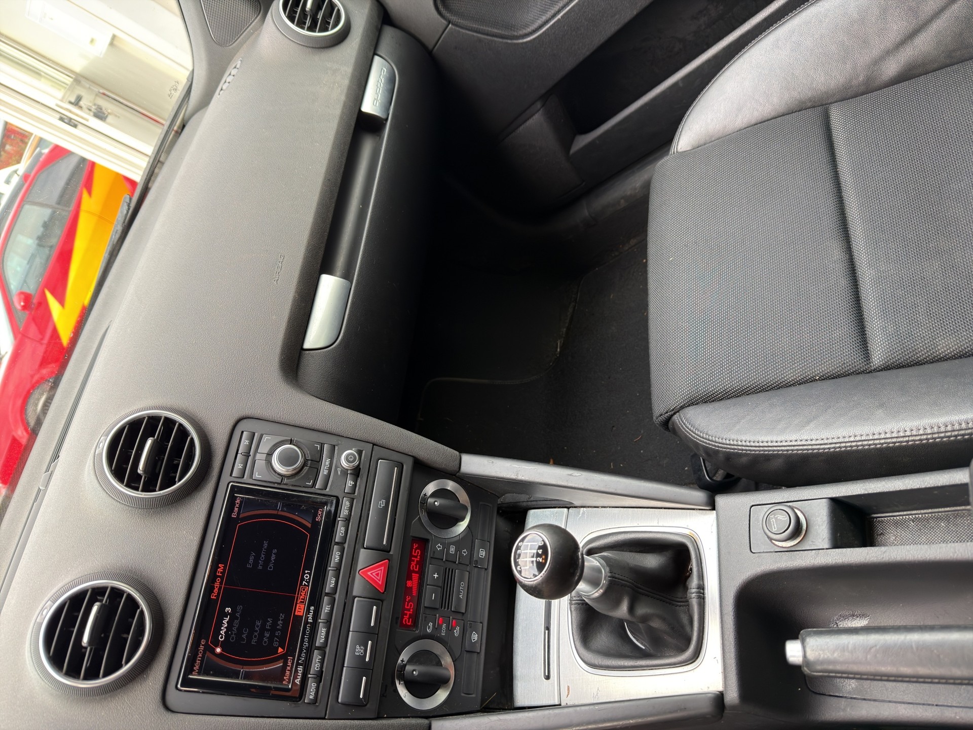 AUDI A3 Sportback 2.0 TDI Ambition quattro-image-11