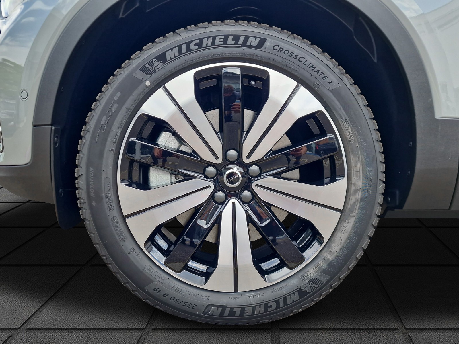 VOLVO XC40 1.5 T5 PiH Ultimate Dark-image-4