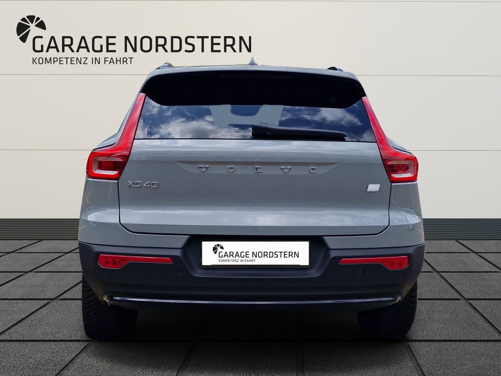 VOLVO XC40 1.5 T5 PiH Ultimate Dark-showroom-element-3