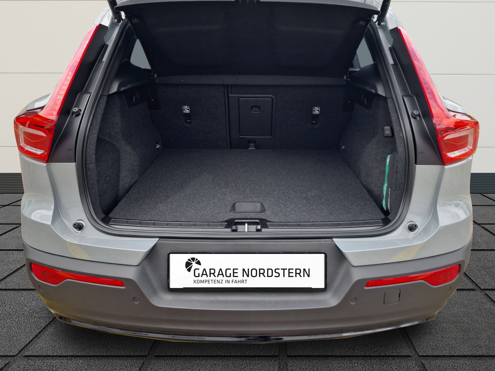 VOLVO XC40 1.5 T5 PiH Ultimate Dark-image-15