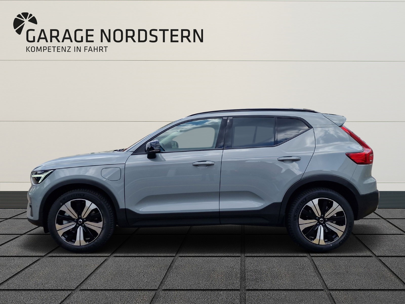 VOLVO XC40 1.5 T5 PiH Ultimate Dark-showroom-element-1