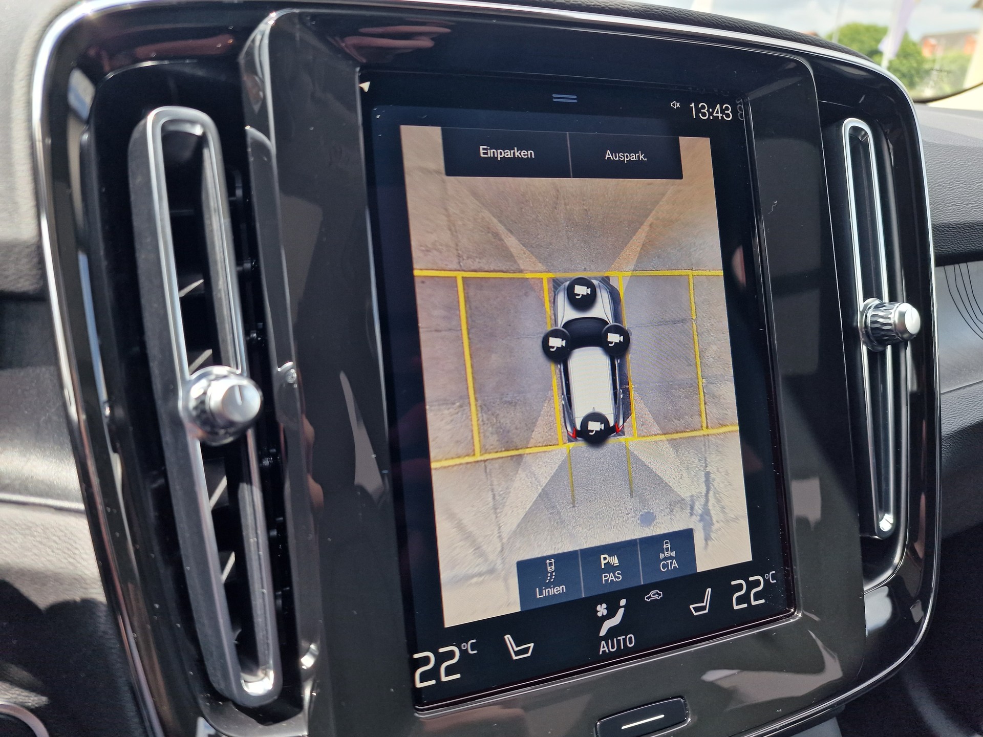 VOLVO XC40 1.5 T5 PiH Ultimate Dark-image-11