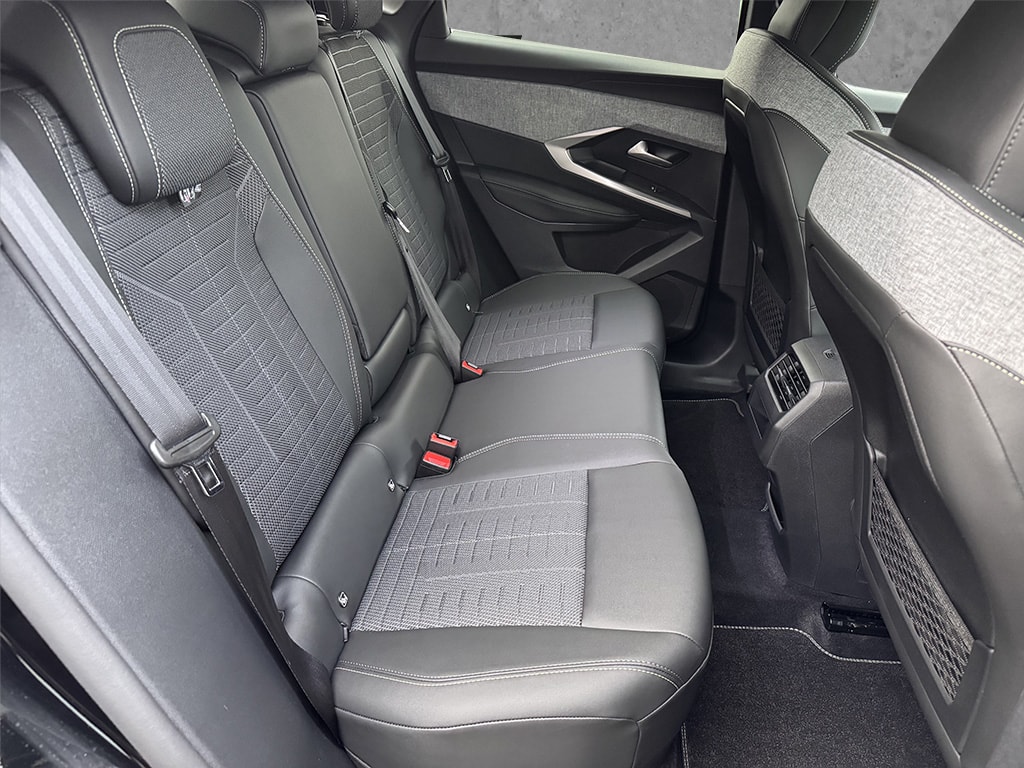 PEUGEOT 3008 1.2 Hybrid GT-image-12