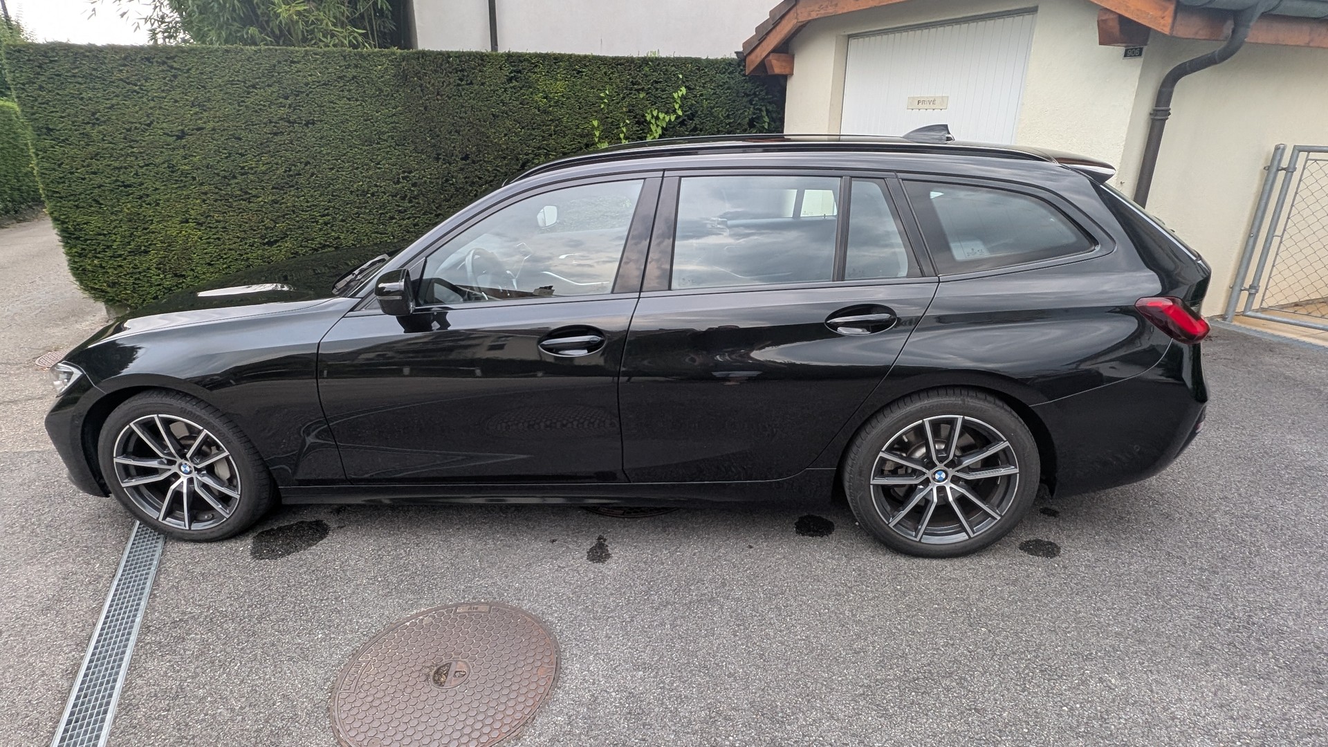 BMW 330i xDrive touring Steptronic-image-2