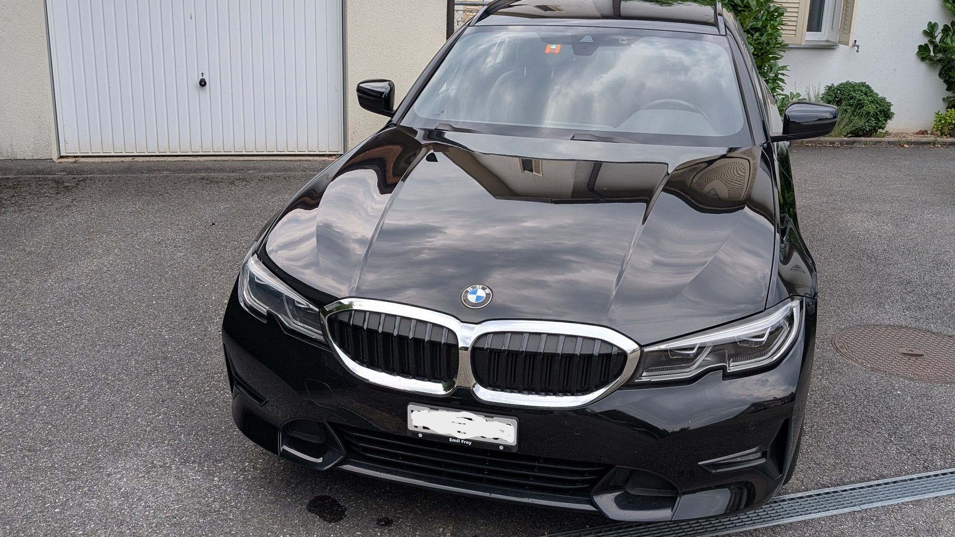 BMW 330i xDrive touring Steptronic-image-0