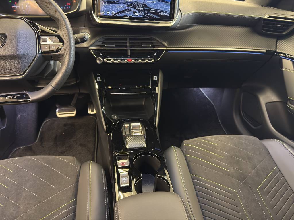 PEUGEOT 208 1.2 MHEV 145 GT-image-6