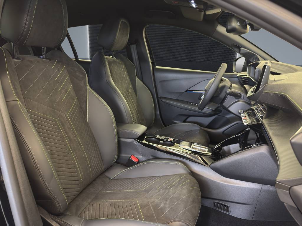 PEUGEOT 208 1.2 MHEV 145 GT-image-10