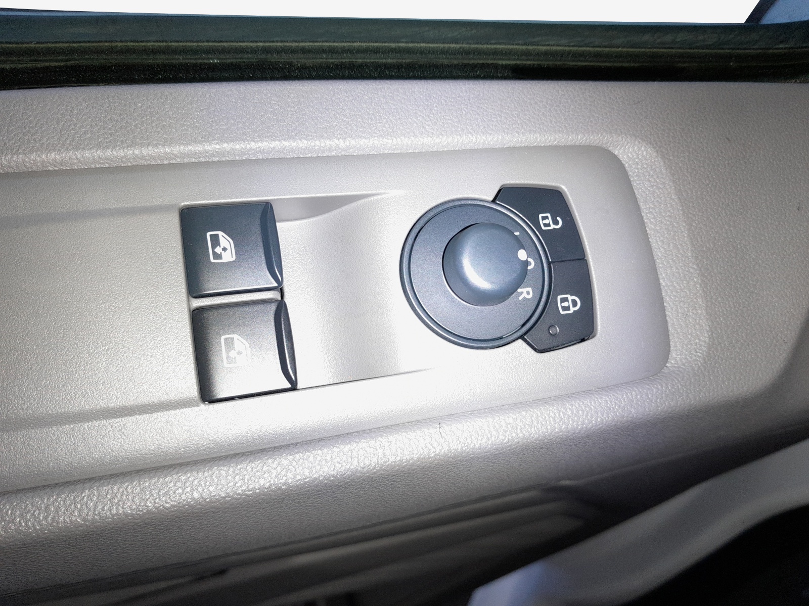 VW Transporter 2.0 TDI Automat-image-13