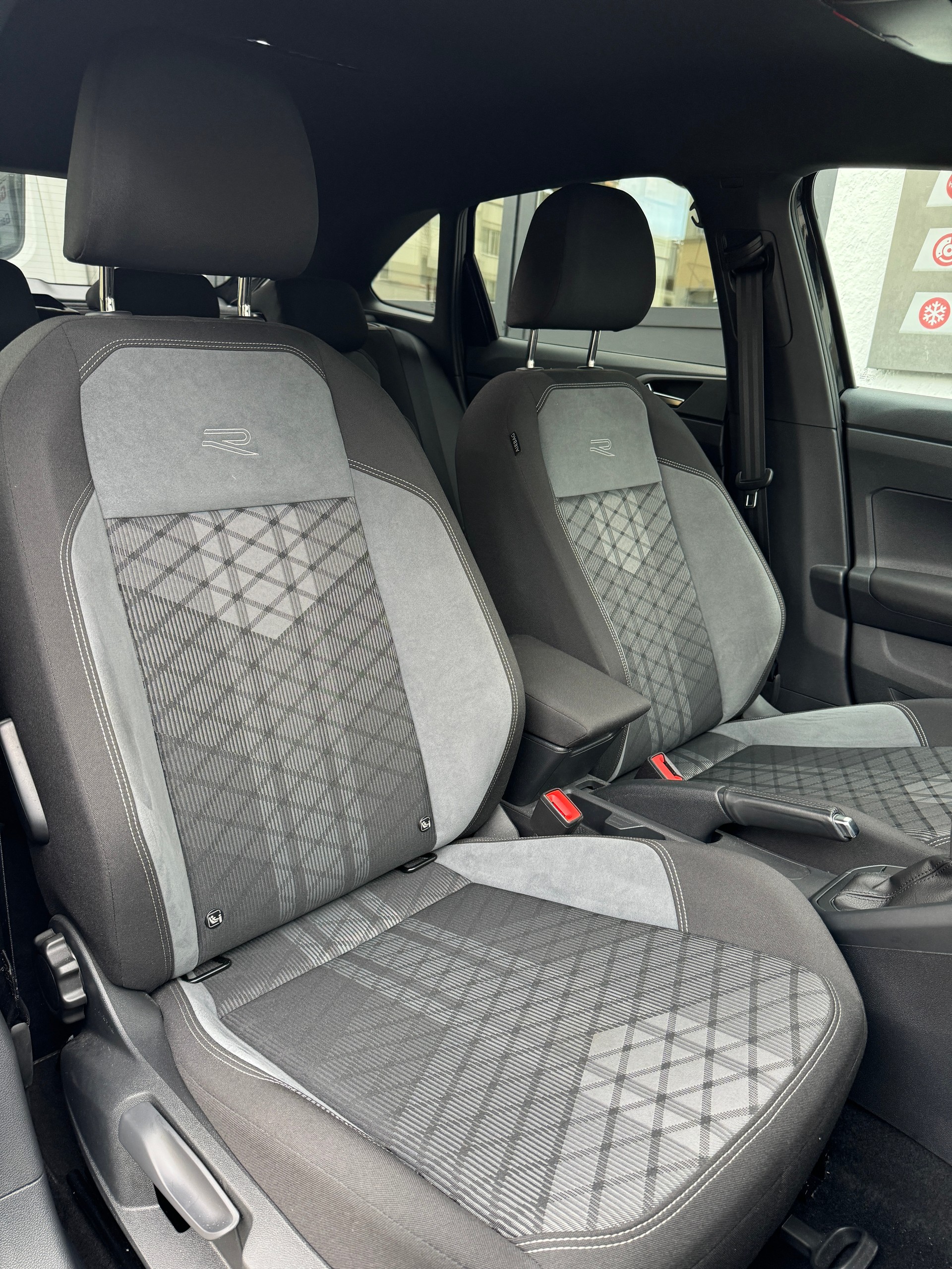 VW Taigo 1.0 TSI R-Line DSG-image-13