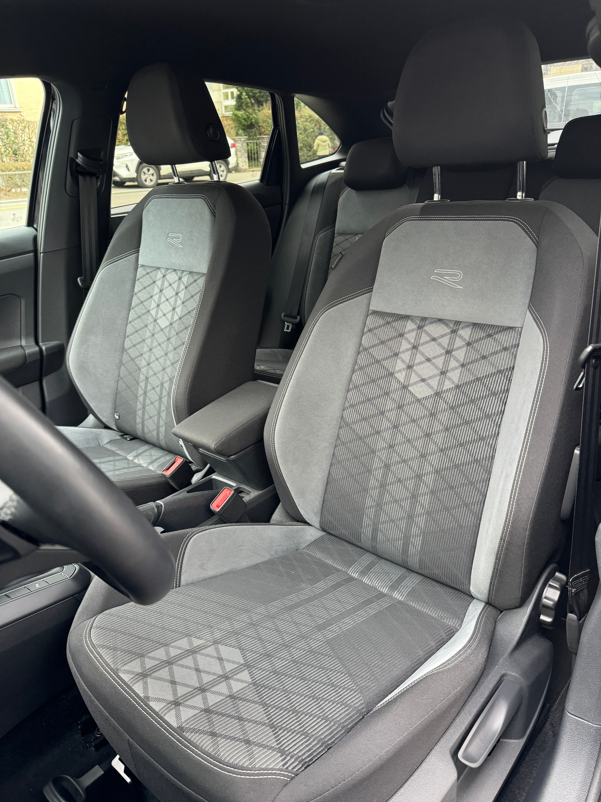 VW Taigo 1.0 TSI R-Line DSG-image-12