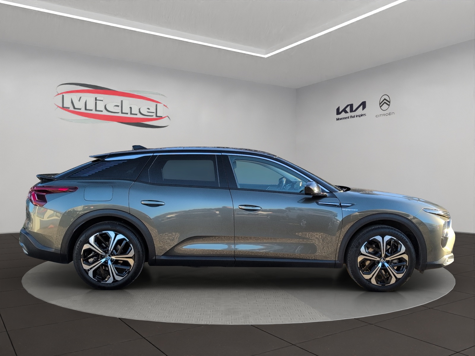 CITROEN C5 X 1.6i PHEV Shine Pack e-EAT8 / Panorama-Glasschiebedach / Lederausstattung / CH-Herstellergarantie bis 2028-image-3