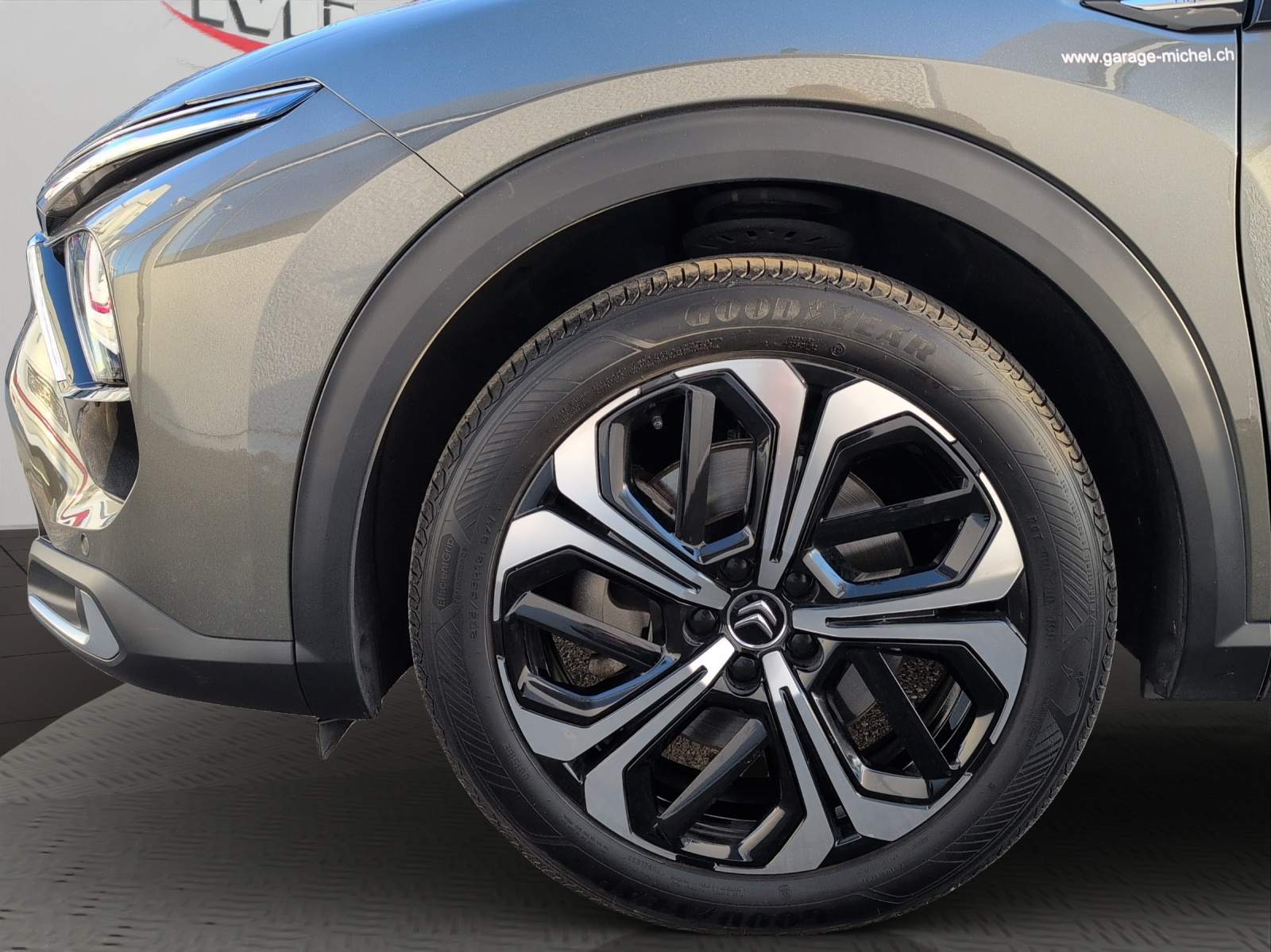 CITROEN C5 X 1.6i PHEV Shine Pack e-EAT8 / Panorama-Glasschiebedach / Lederausstattung / CH-Herstellergarantie bis 2028-image-15
