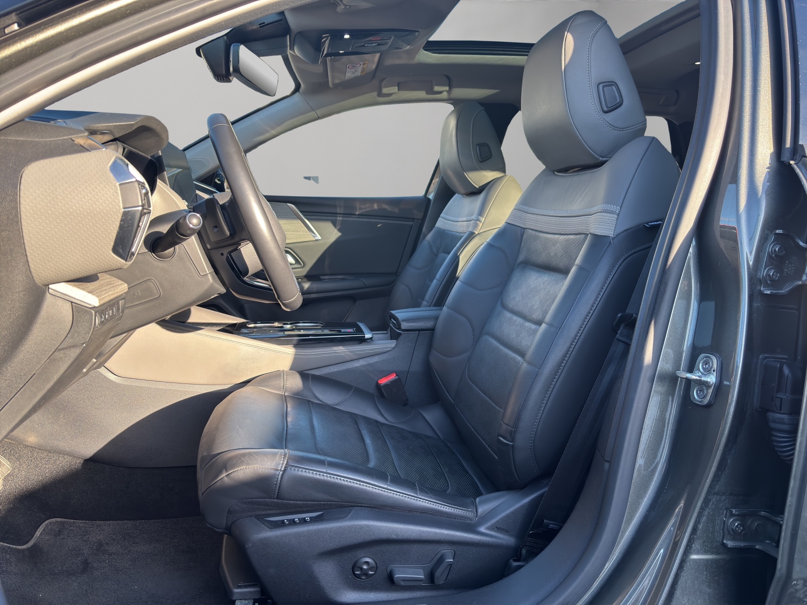 CITROEN C5 X 1.6i PHEV Shine Pack e-EAT8 / Panorama-Glasschiebedach / Lederausstattung / CH-Herstellergarantie bis 2028-image-8
