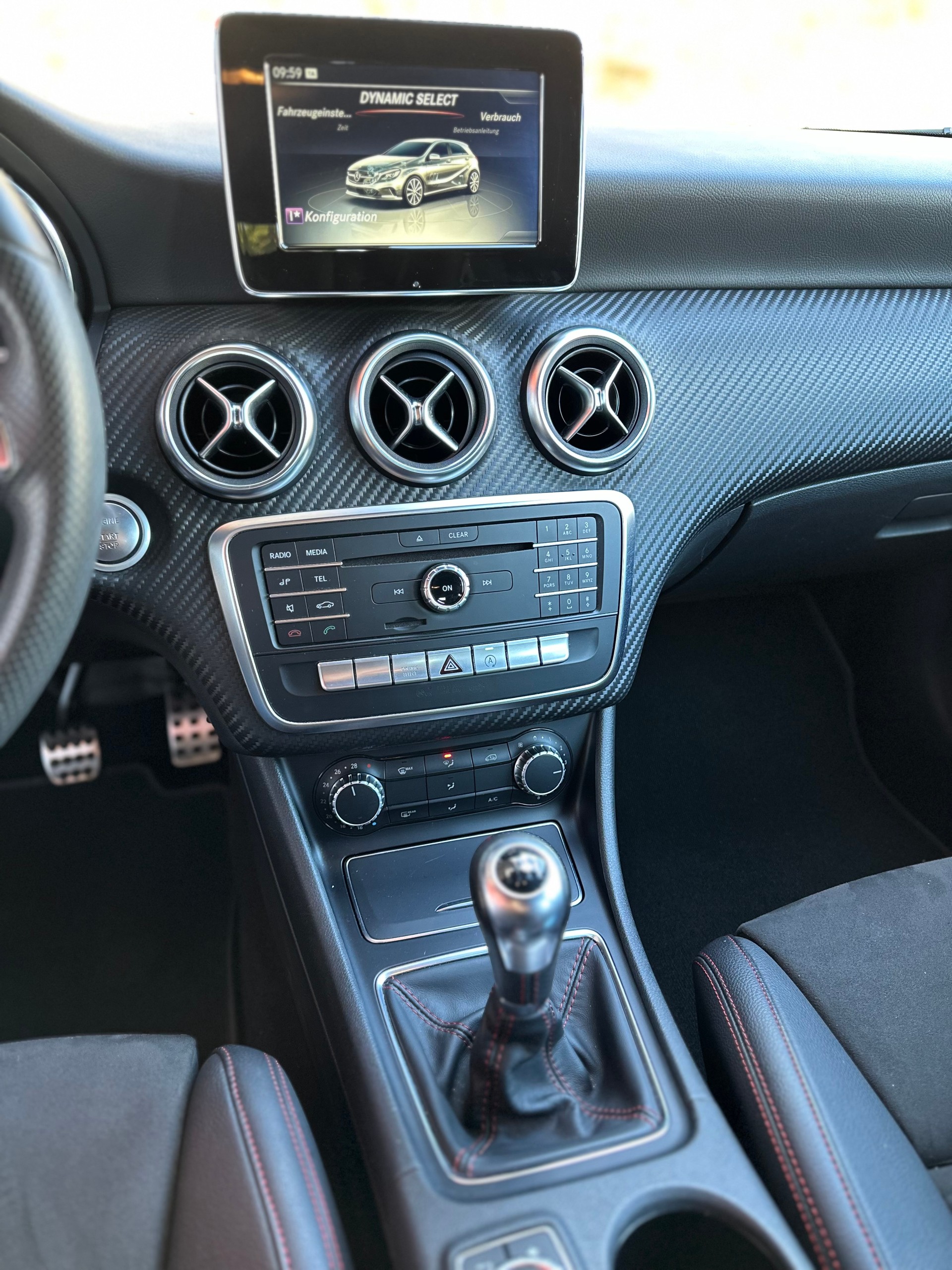 MERCEDES-BENZ A 180 CDI AMG Line-image-12