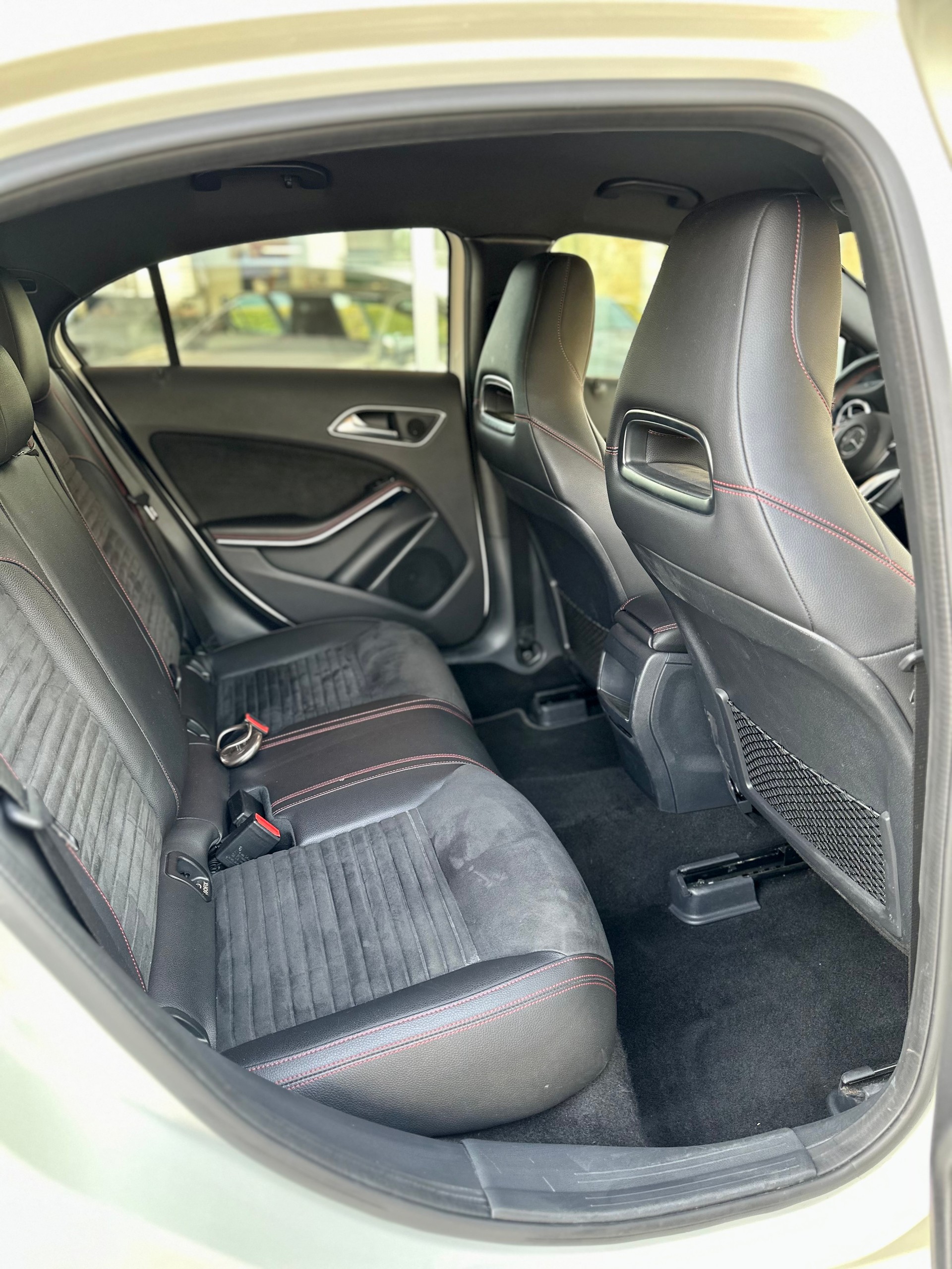 MERCEDES-BENZ A 180 CDI AMG Line-image-8