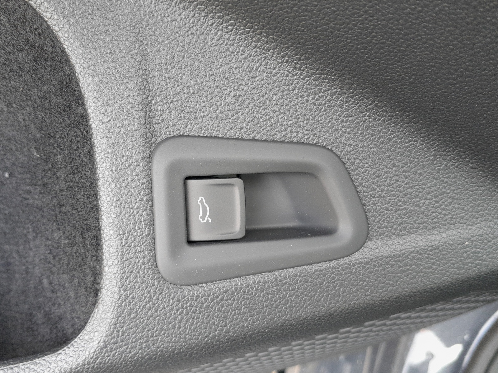 VW Golf Variant 1.5 eTSI mHEV R-Line DSG-image-14