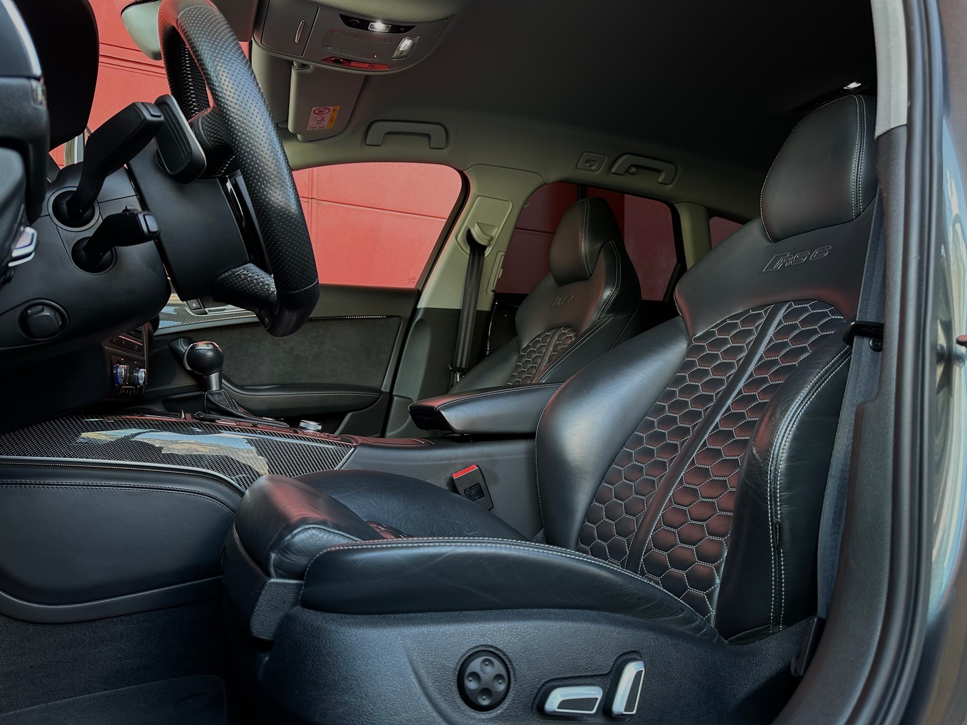 AUDI RS6 Avant 4.0 TFSI V8 performance quattro-image-12