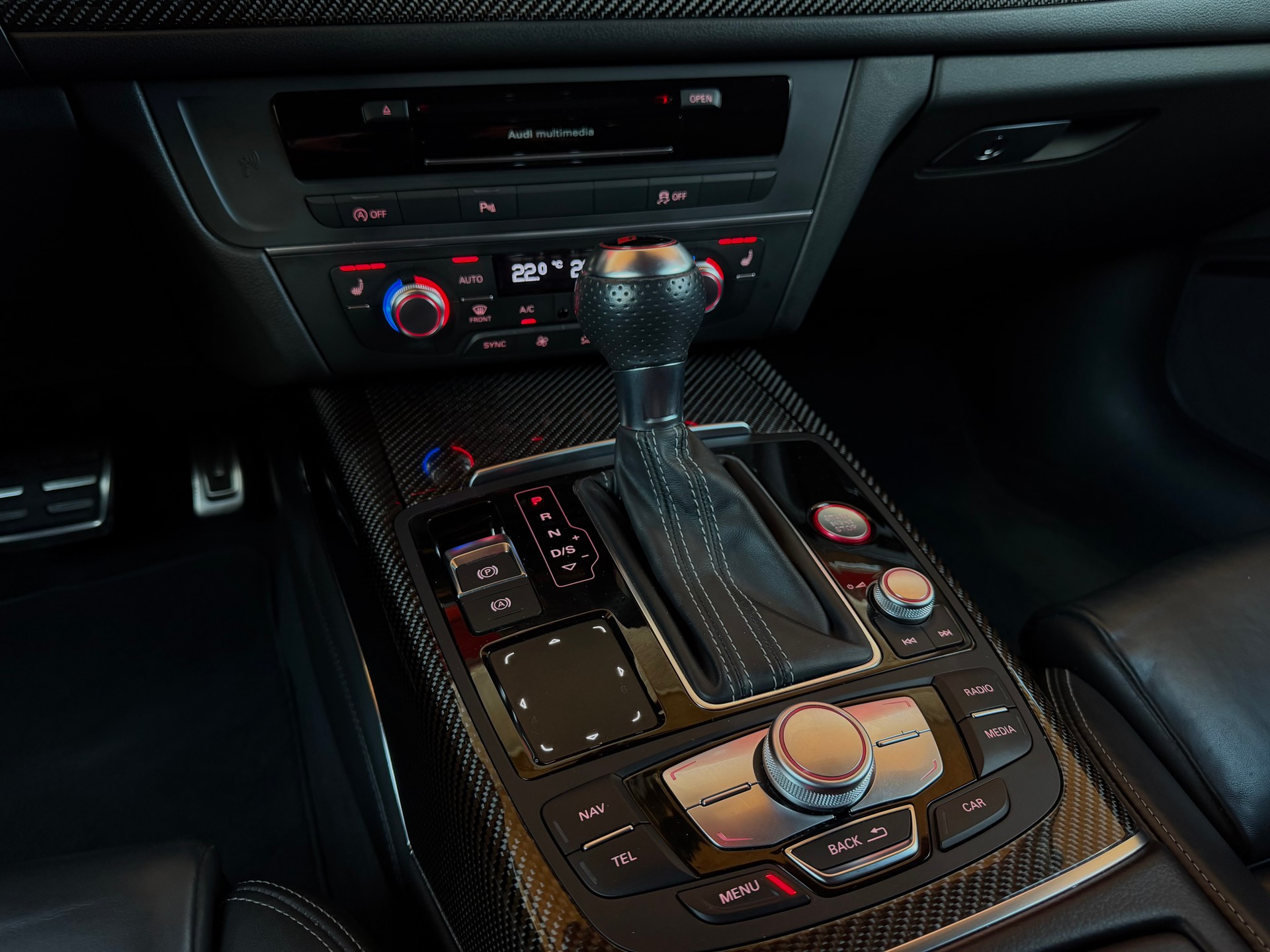 AUDI RS6 Avant 4.0 TFSI V8 performance quattro-image-10