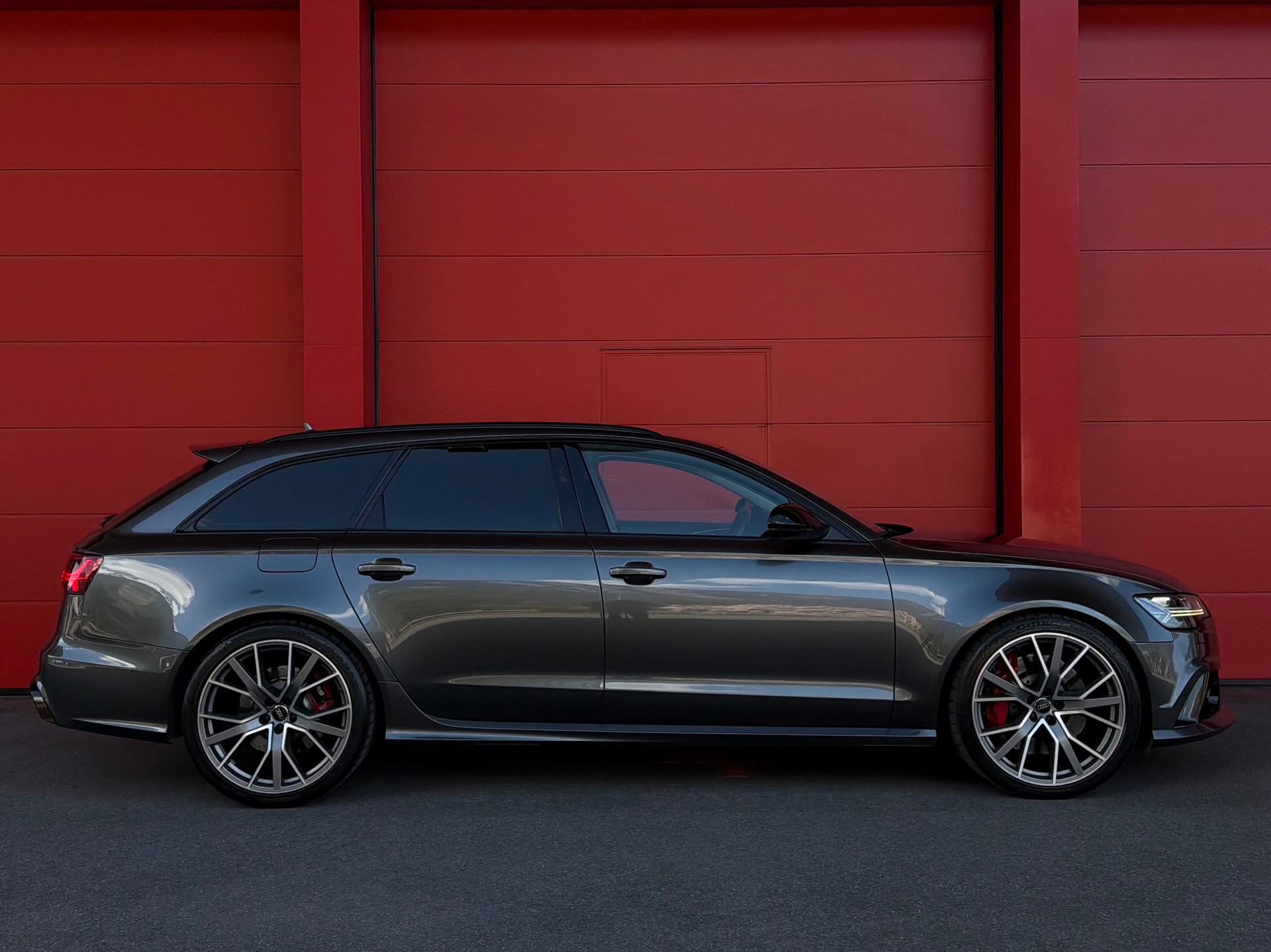 AUDI RS6 Avant 4.0 TFSI V8 performance quattro-image-2