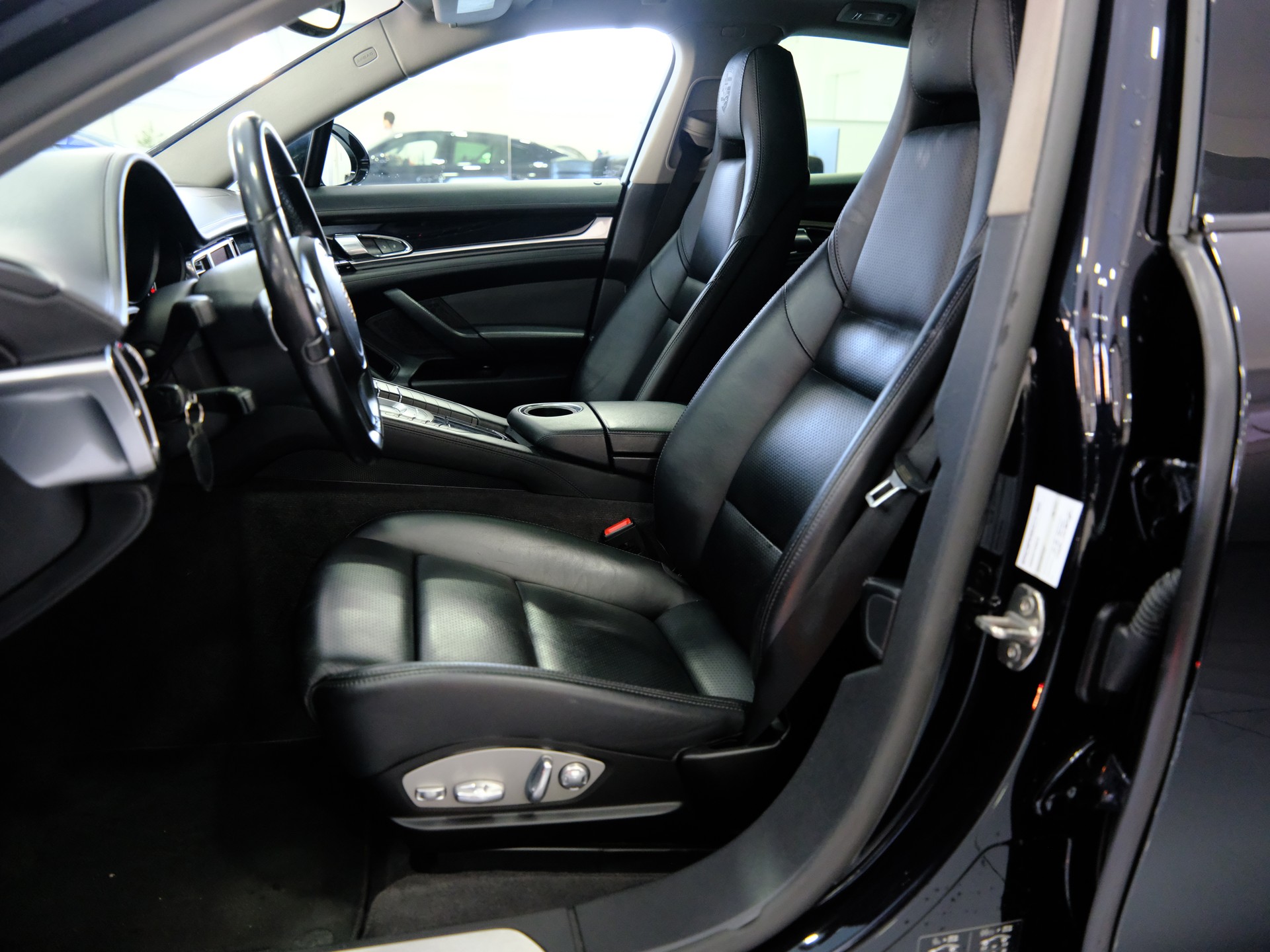 PORSCHE Panamera 4 3.6 PDK-image-10