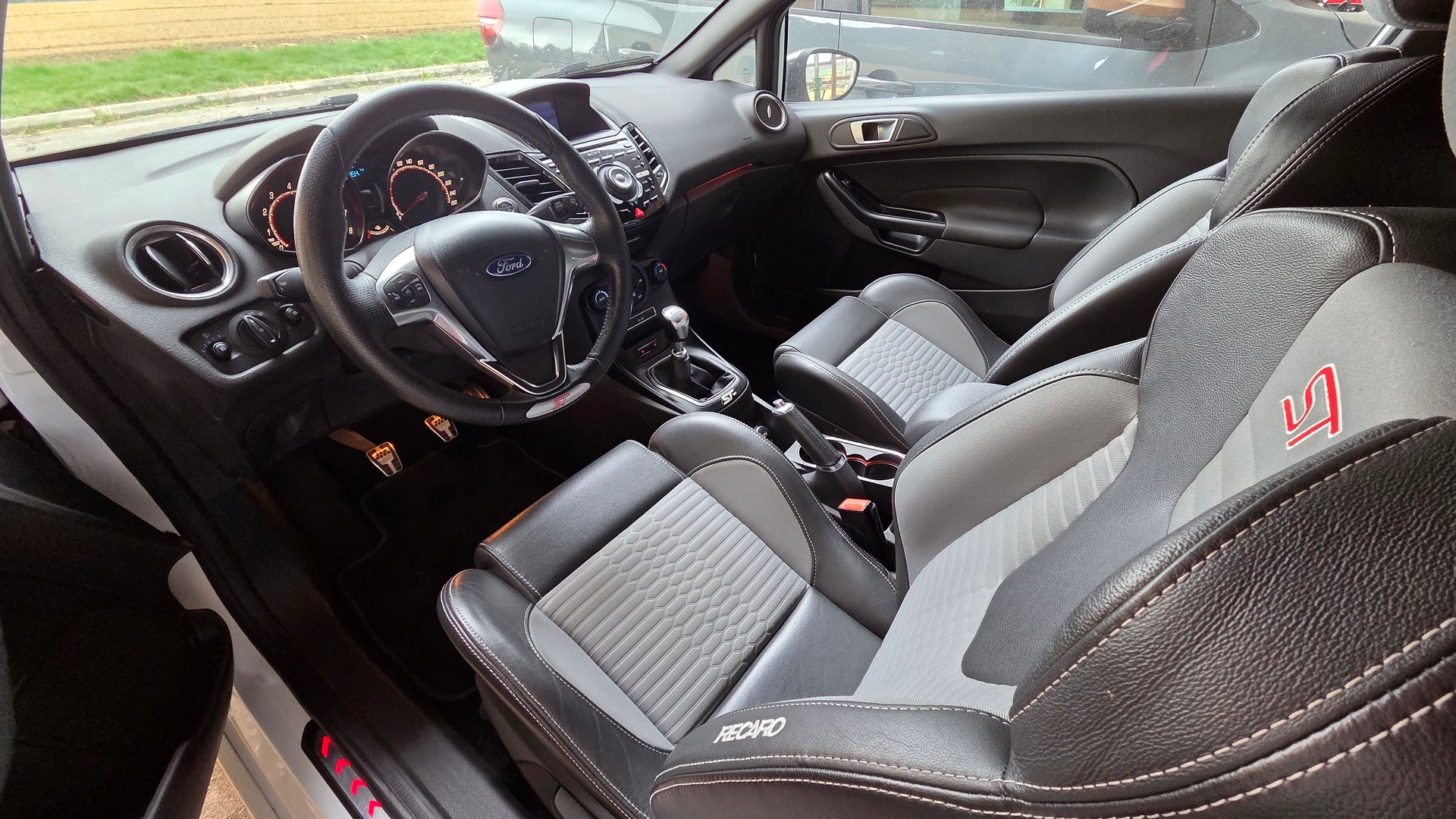 FORD Fiesta 1.6 SCTi ST-1-image-2