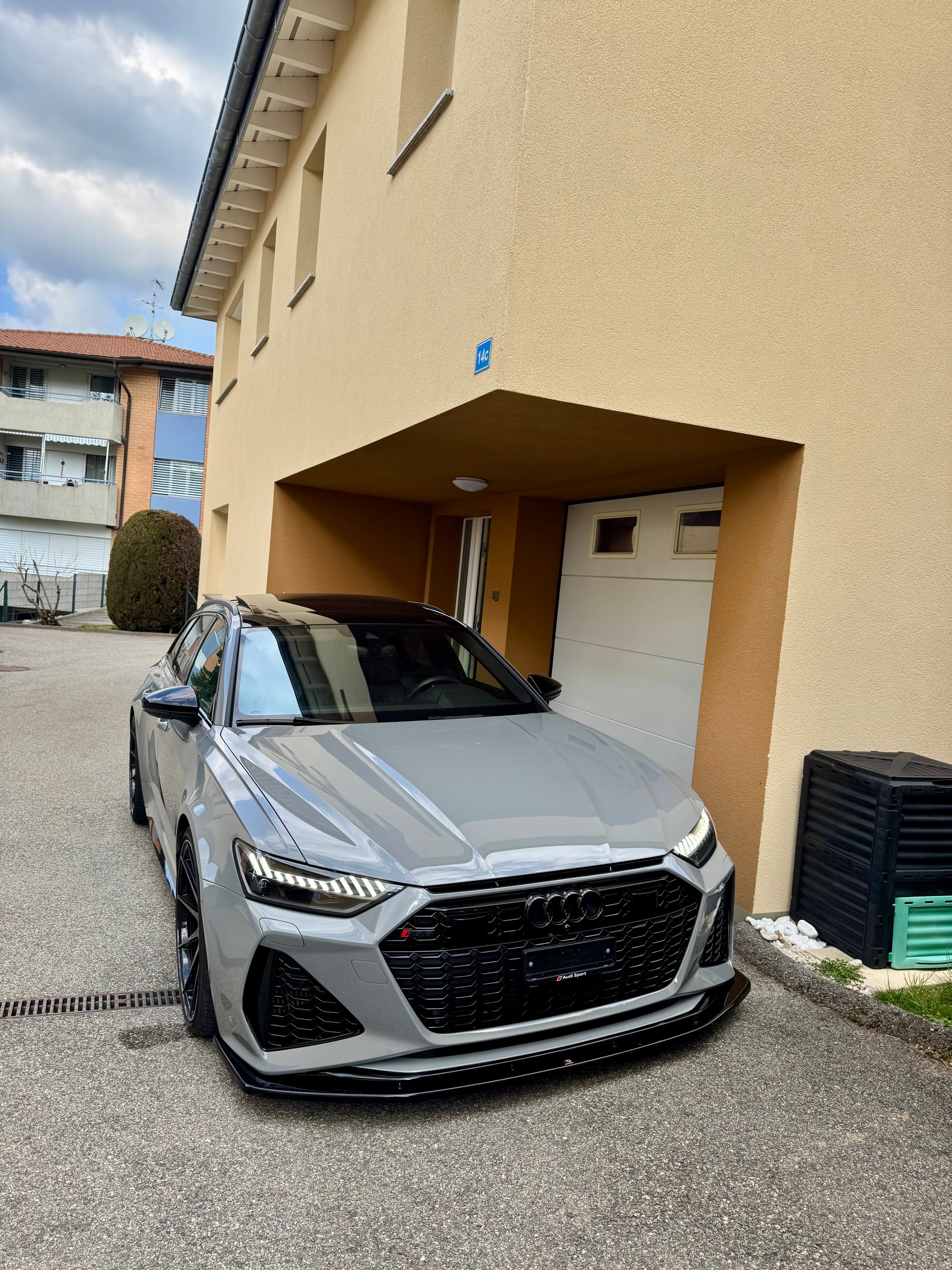 AUDI RS6 Avant 4.0 TFSI V8 quattro-image-4