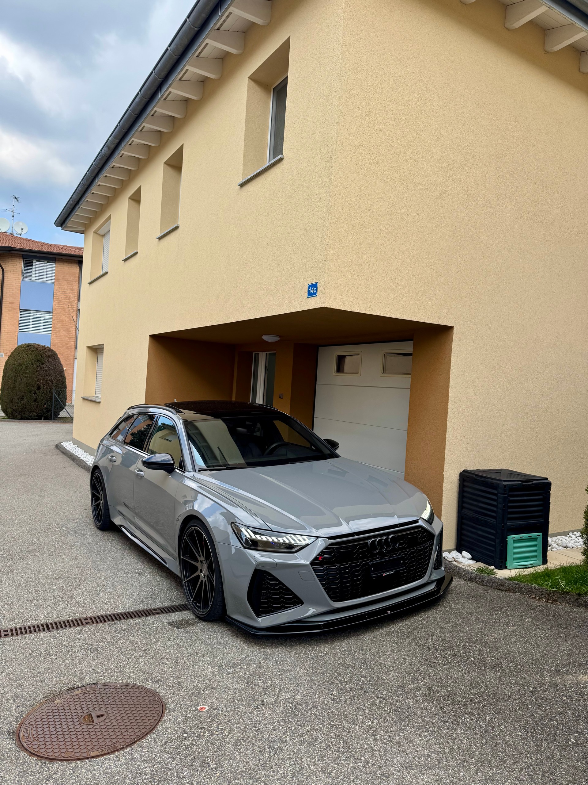 AUDI RS6 Avant 4.0 TFSI V8 quattro-image-3