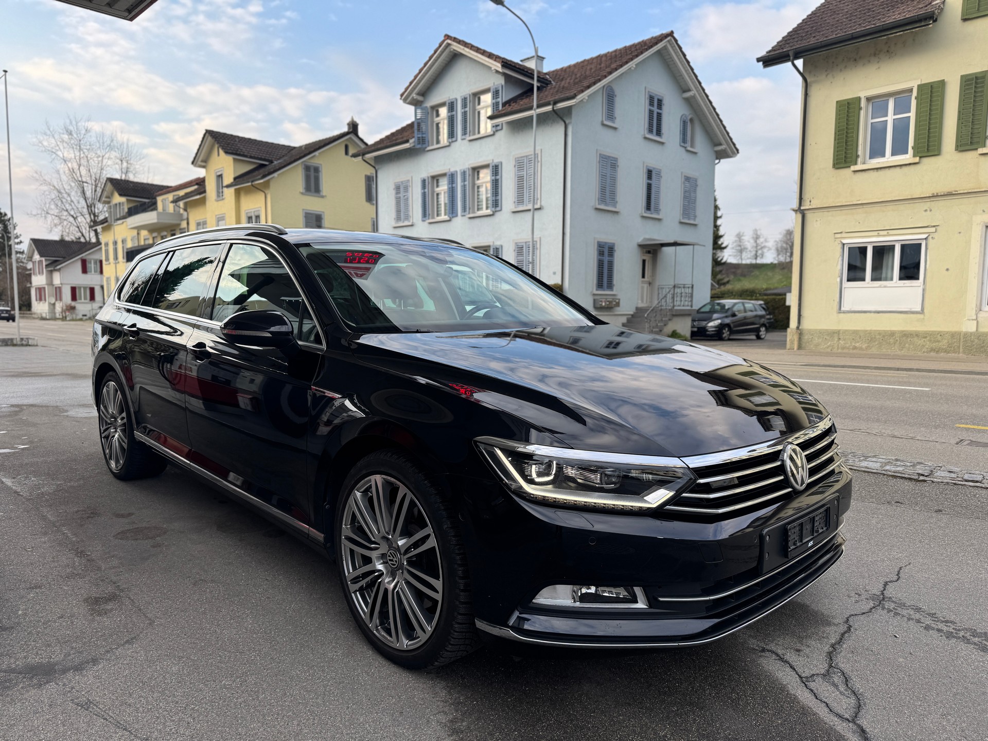 VW Passat Variant 2.0 TDI BMT High. DSG 4Motion-image-7
