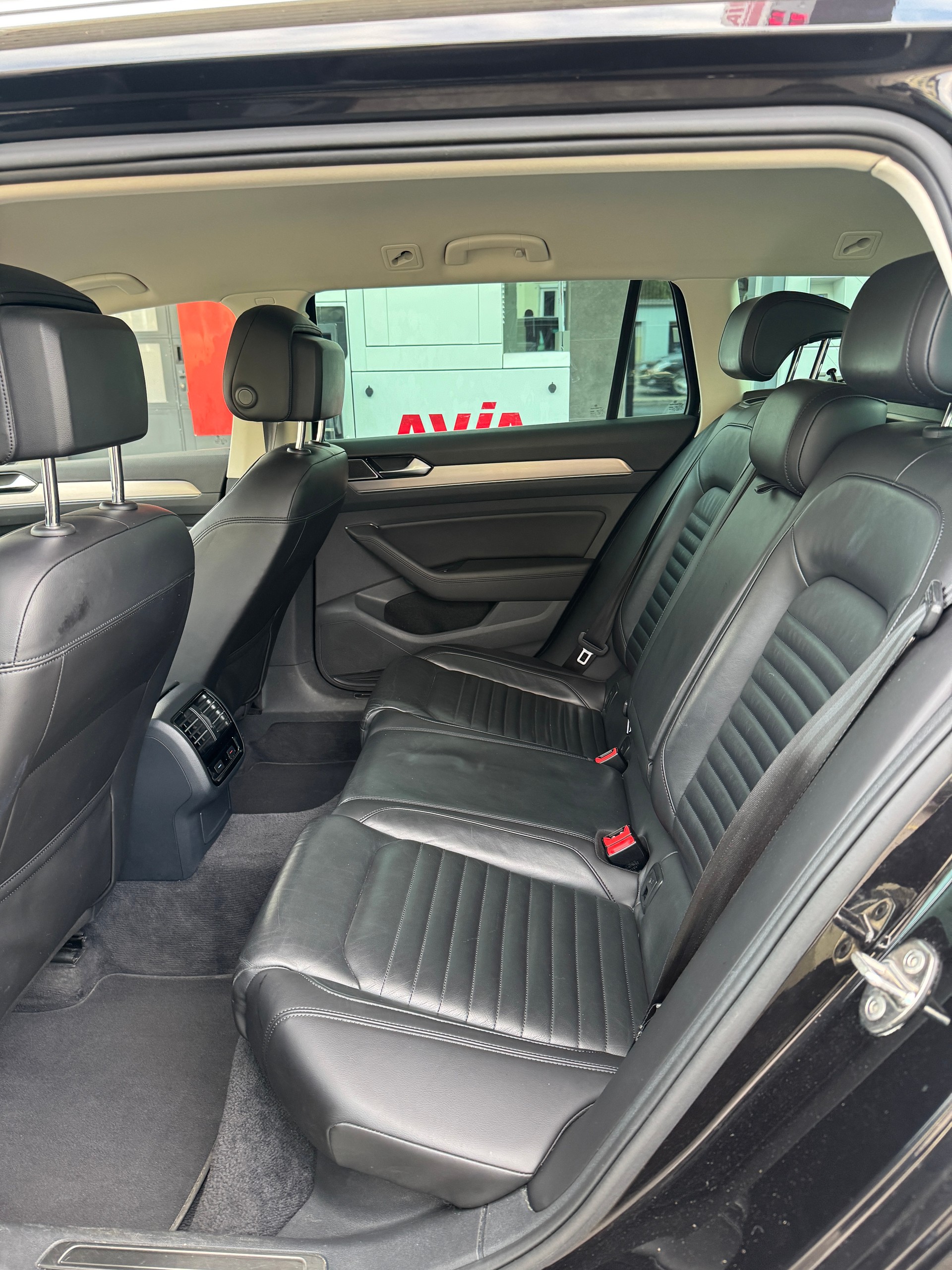 VW Passat Variant 2.0 TDI BMT High. DSG 4Motion-image-14