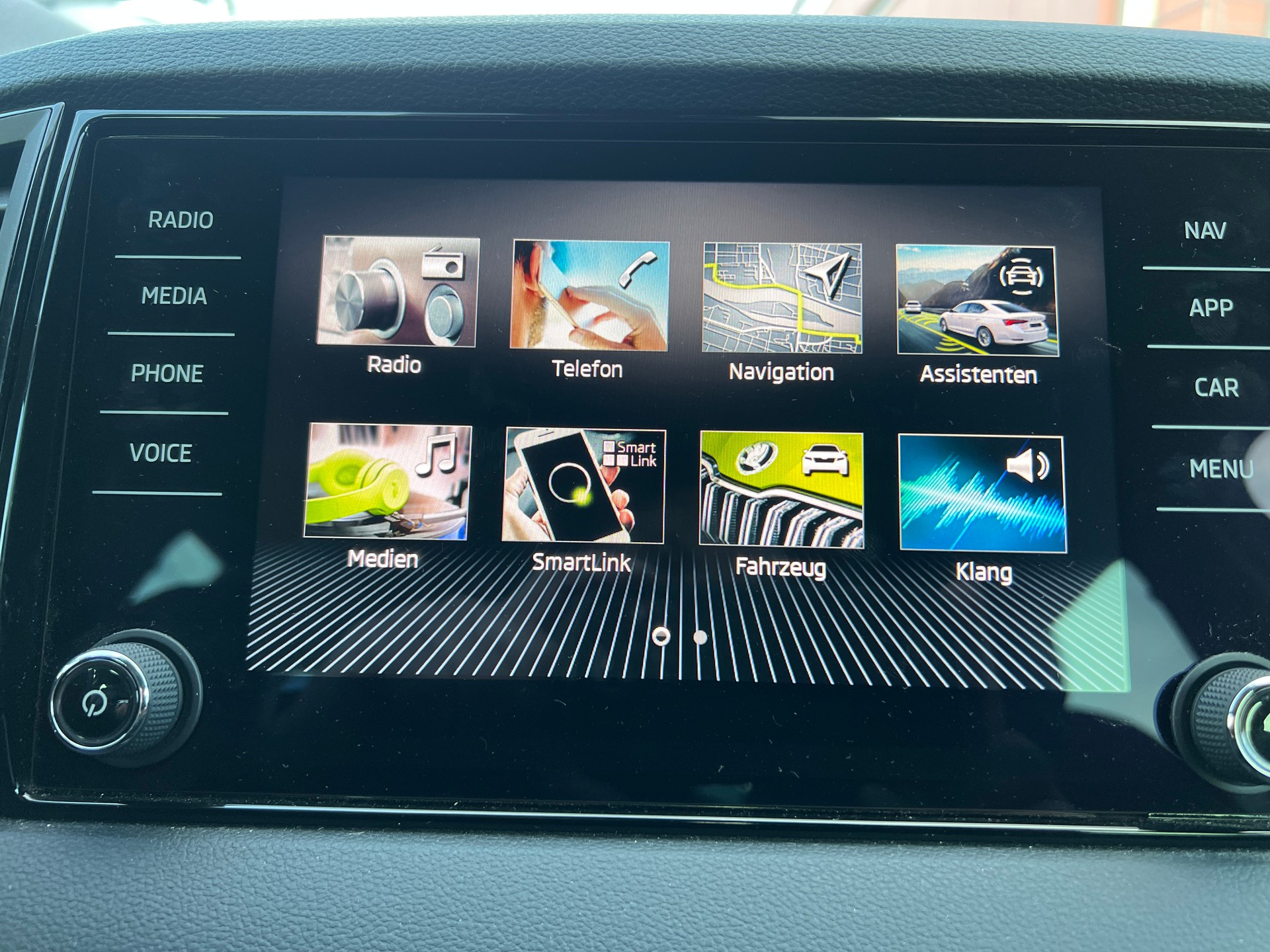 SKODA Karoq 1.5 TSI Selection DSG-image-21