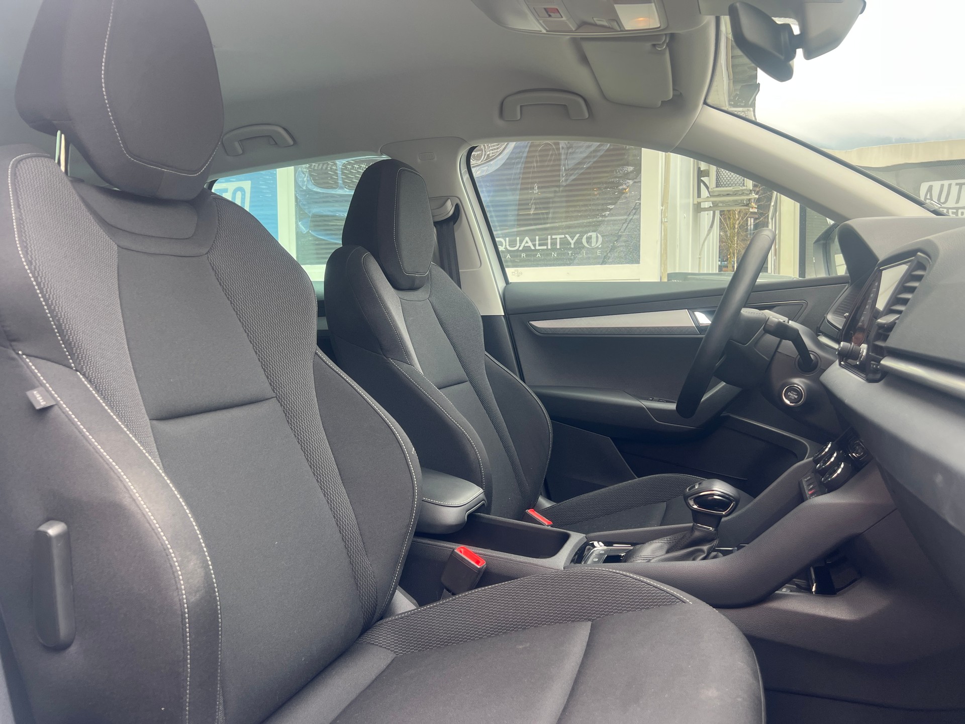 SKODA Karoq 1.5 TSI Selection DSG-image-24