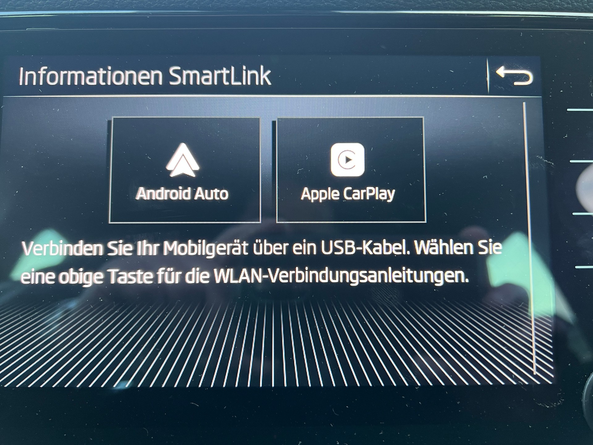 SKODA Karoq 1.5 TSI Selection DSG-image-17
