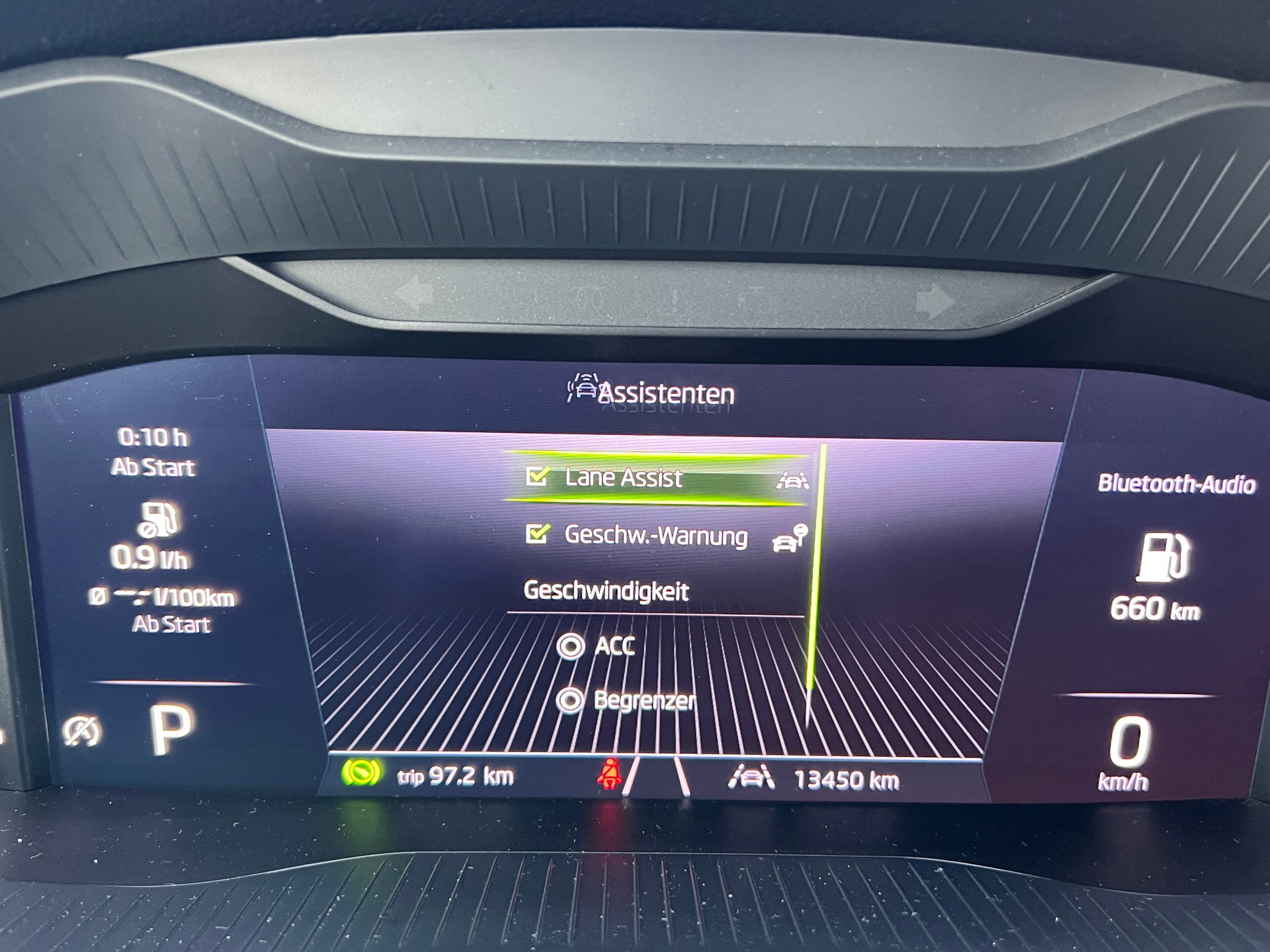 SKODA Karoq 1.5 TSI Selection DSG-image-14