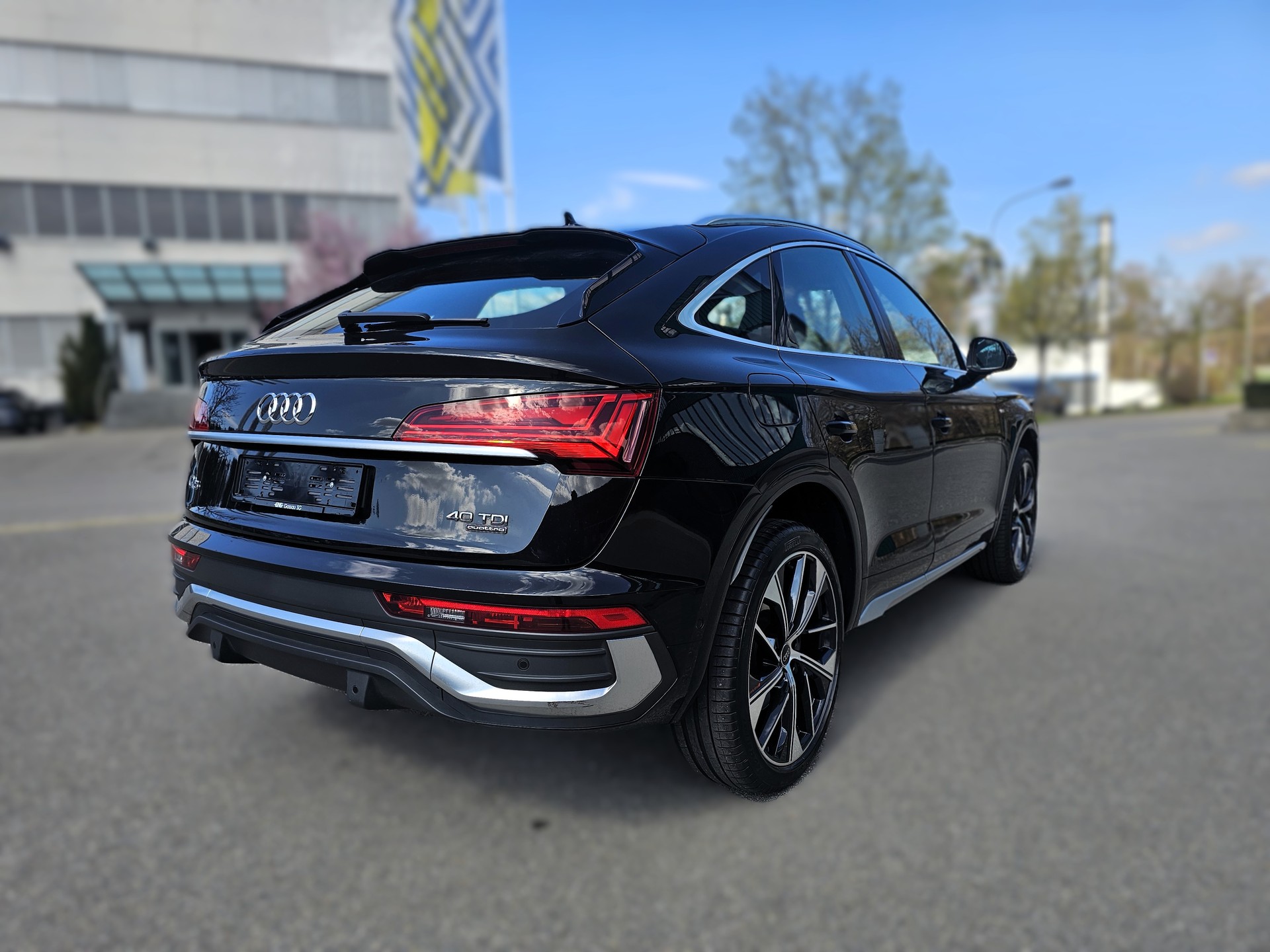 AUDI Q5 Sportback 40 TDI S line quattro S-tronic-image-4